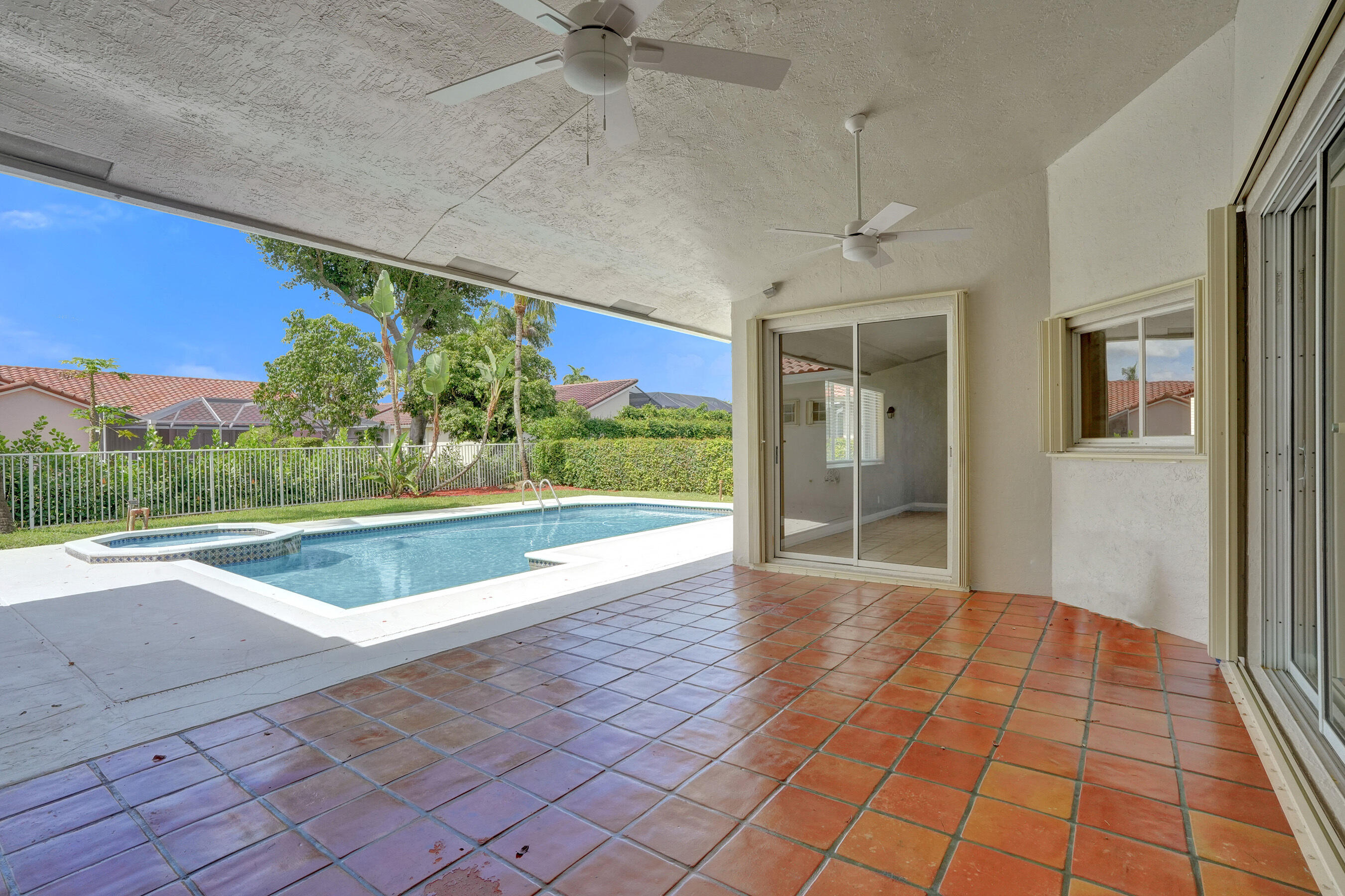 10304 NW 50th Court