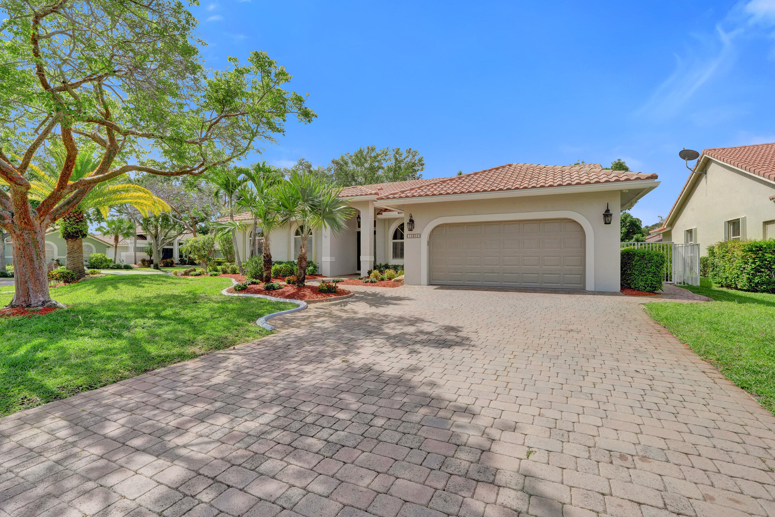10304 NW 50th Court