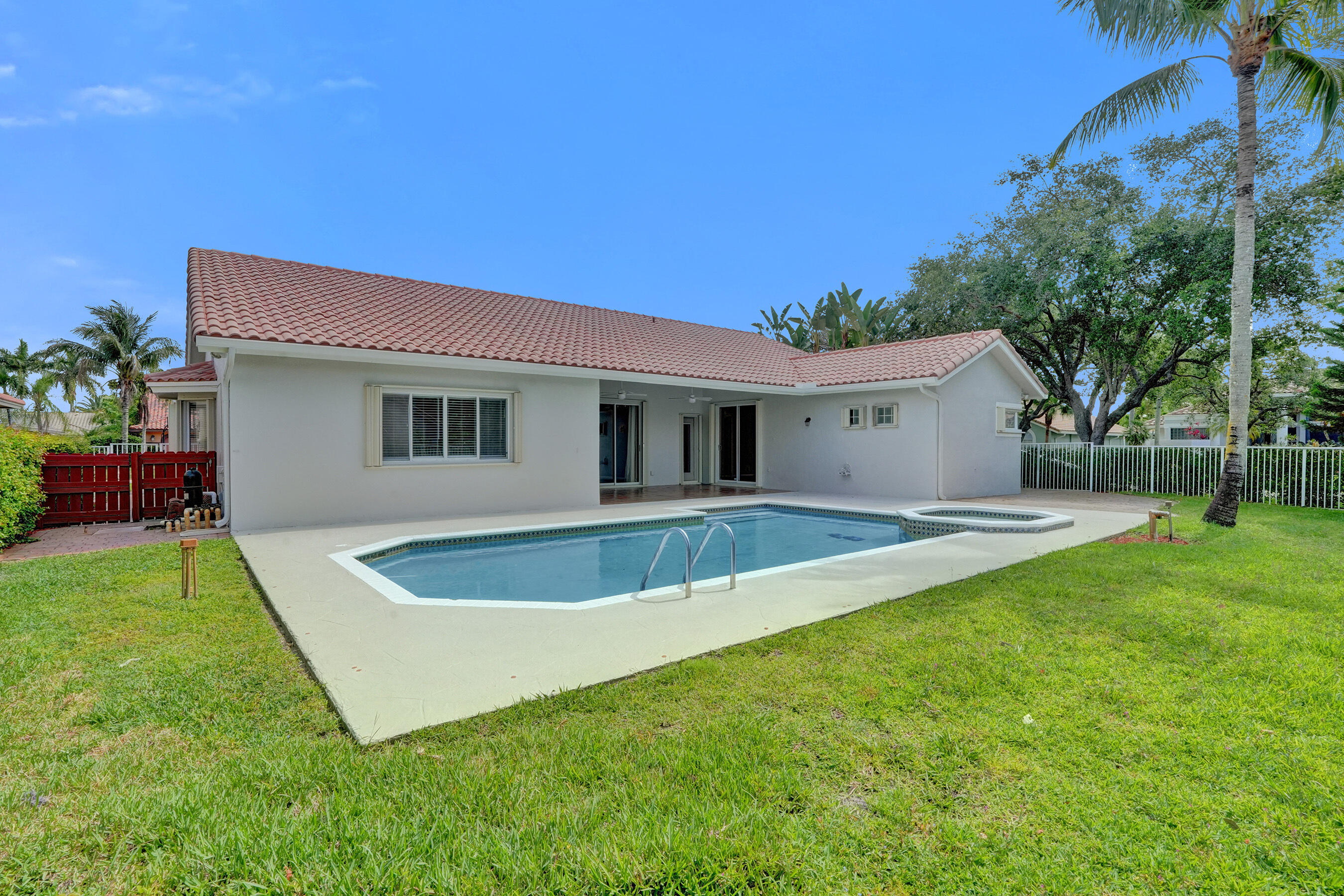 10304 NW 50th Court