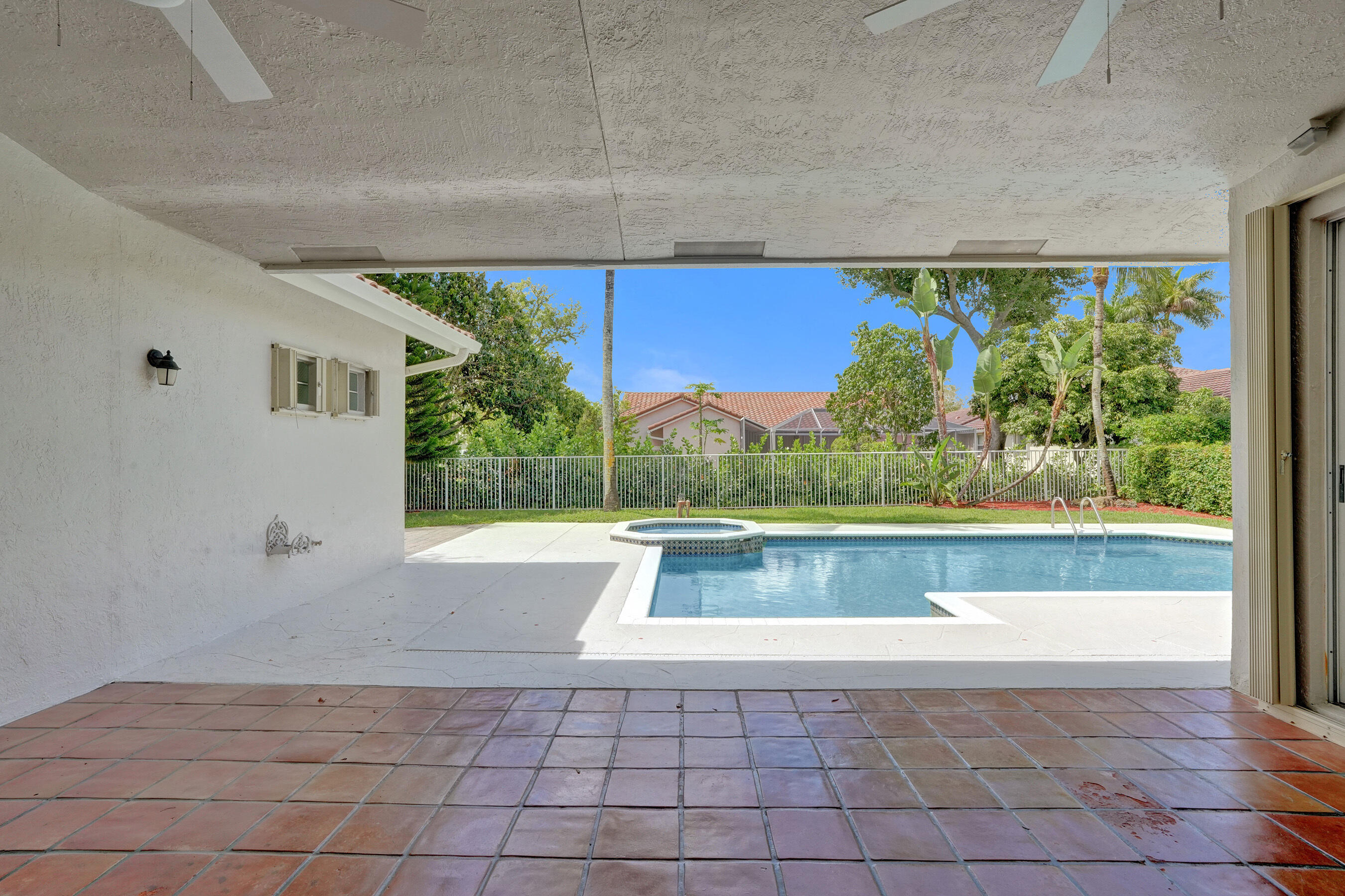 10304 NW 50th Court