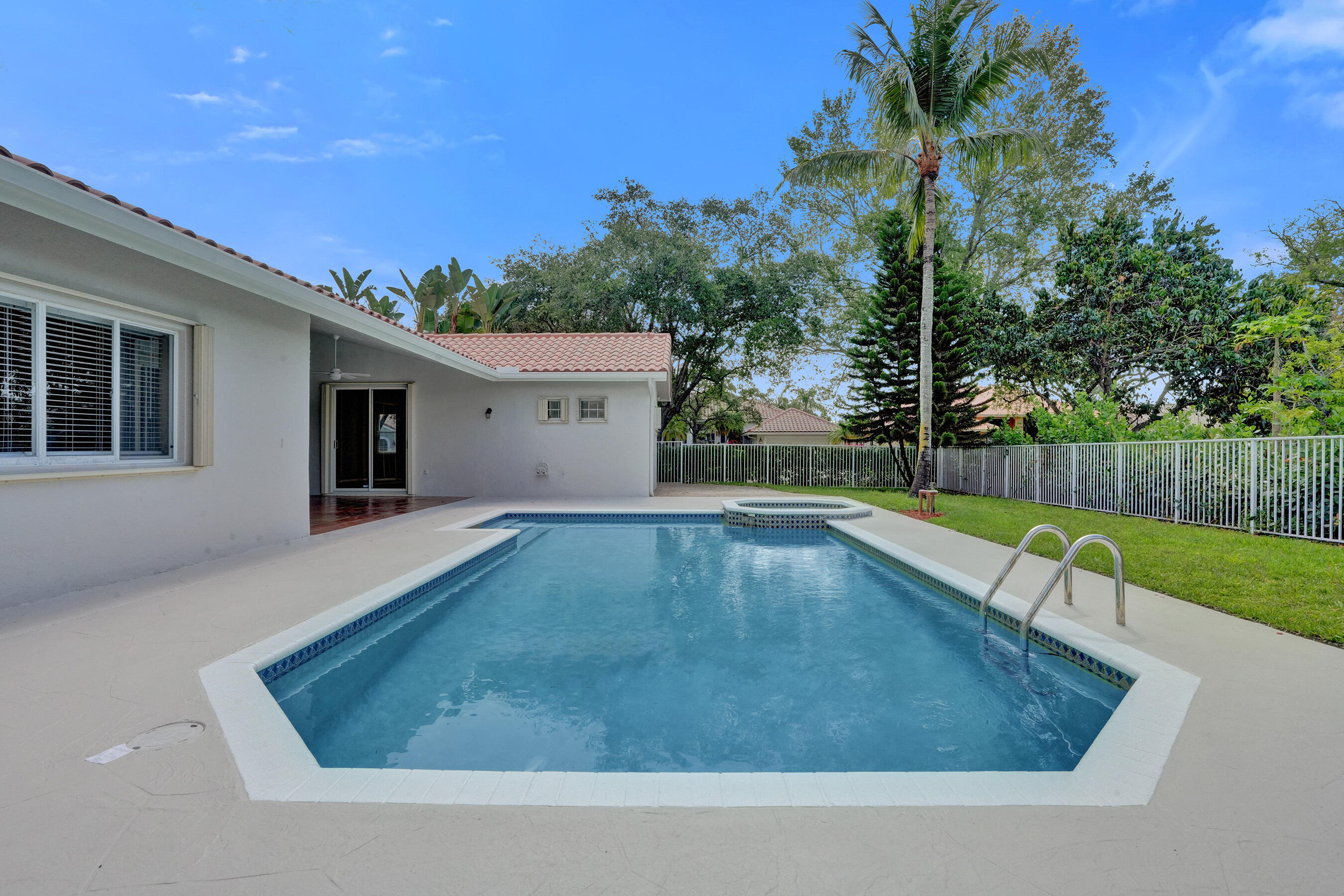 10304 NW 50th Court