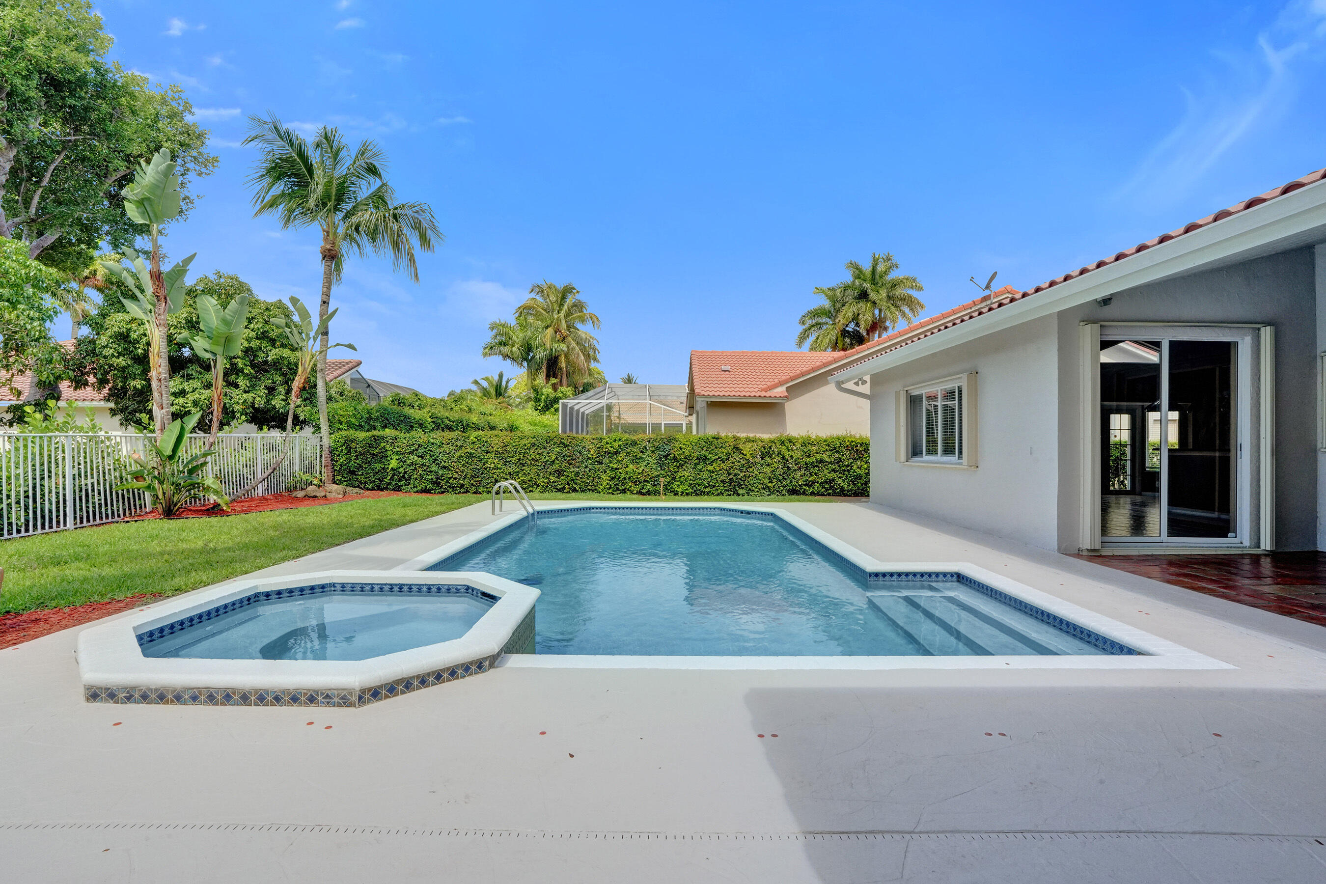 10304 NW 50th Court