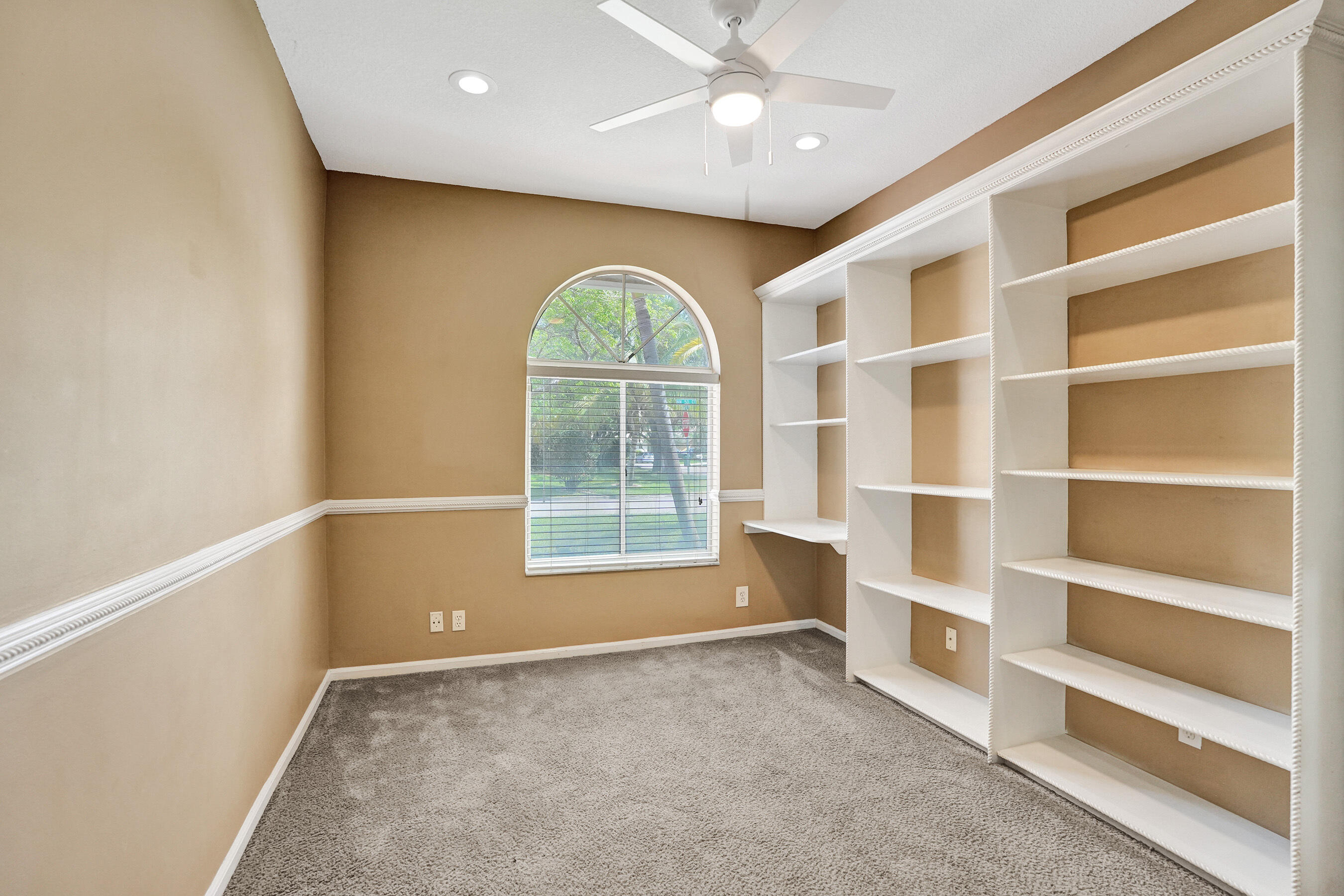 10304 NW 50th Court
