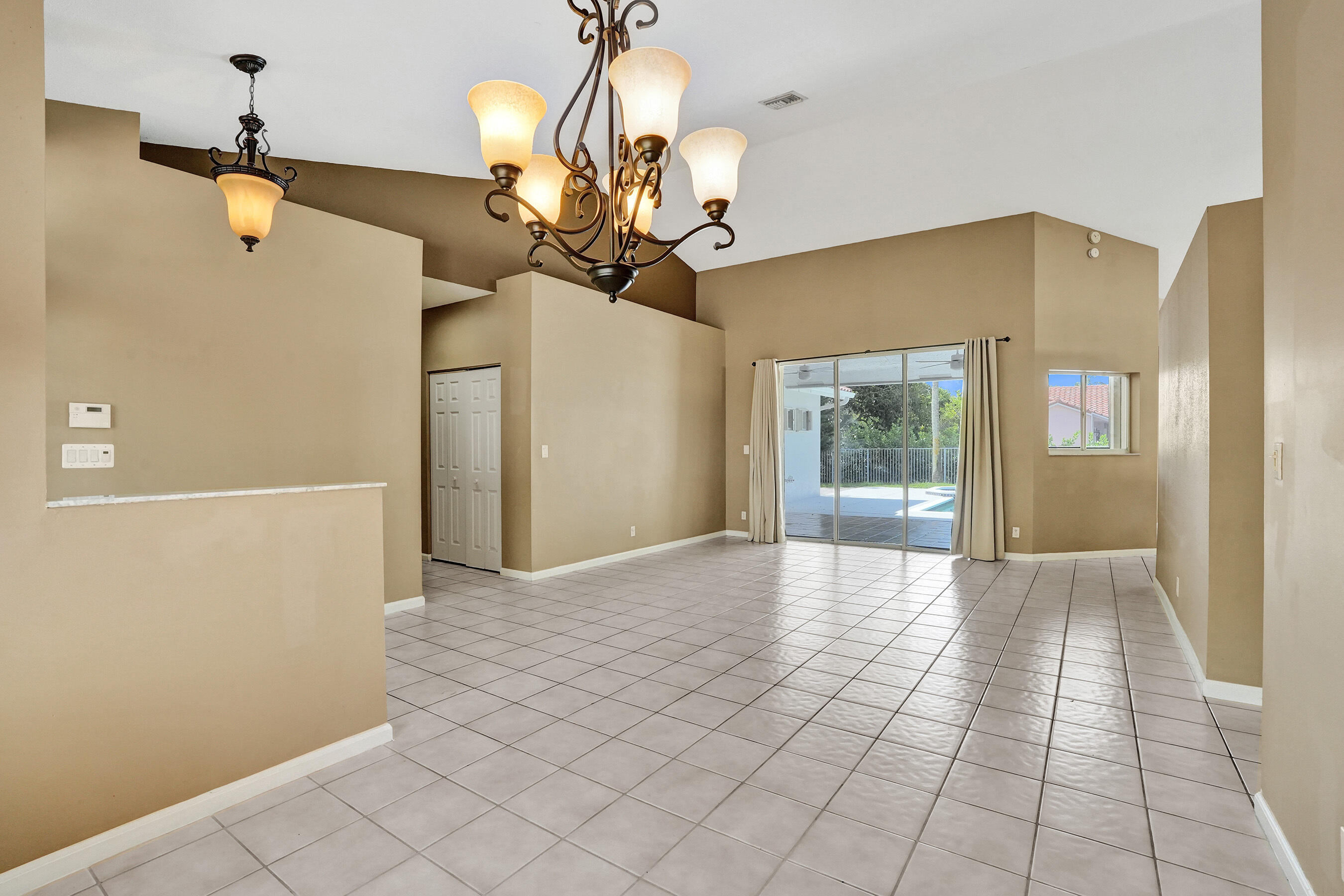 10304 NW 50th Court