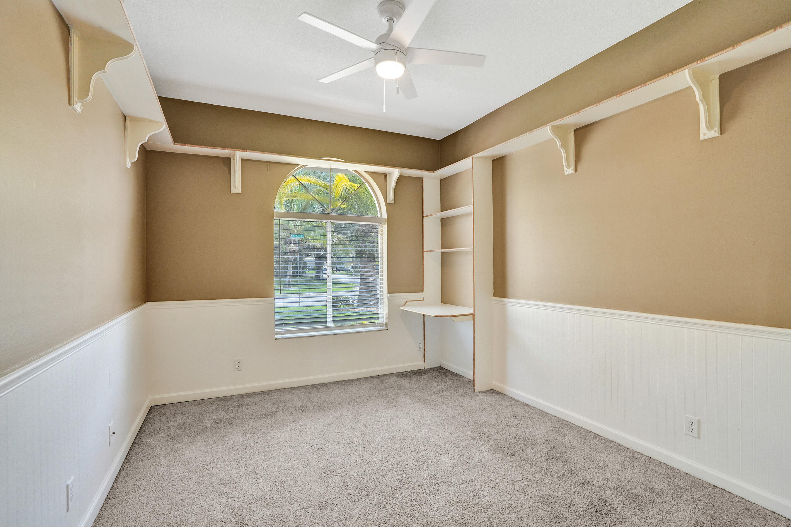 10304 NW 50th Court