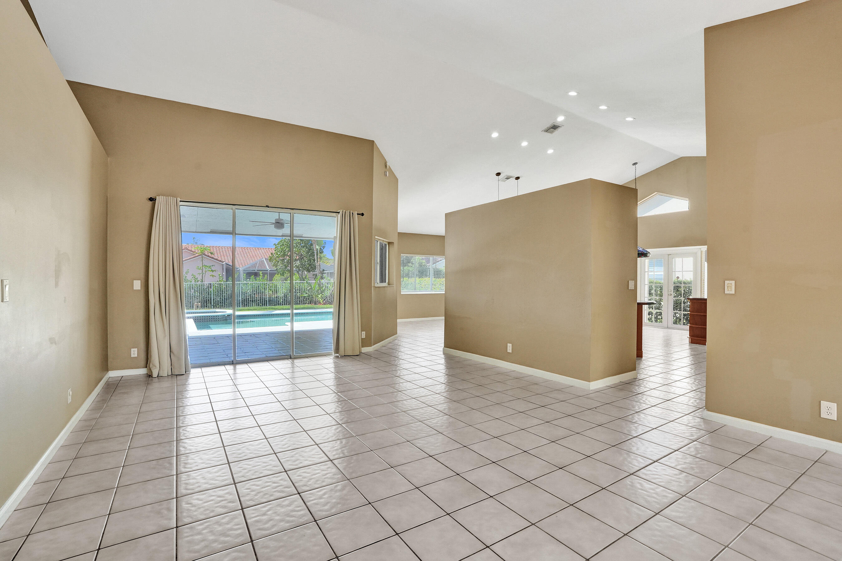 10304 NW 50th Court