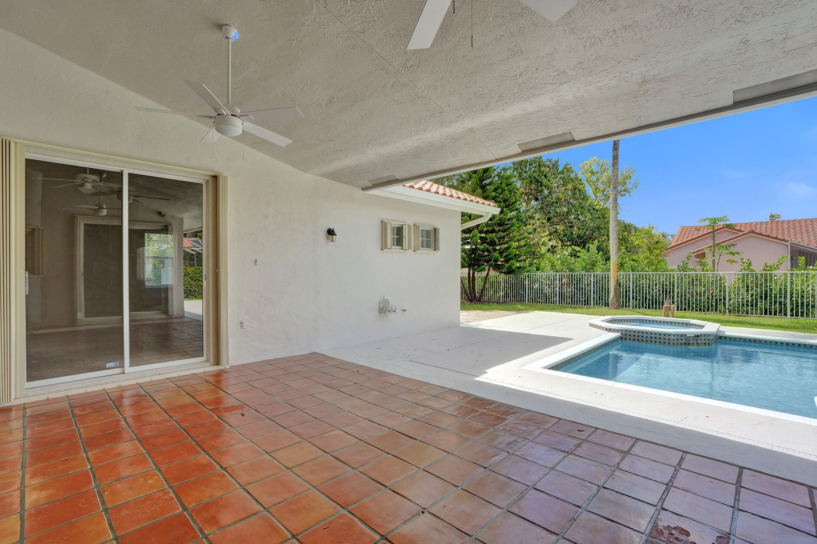 10304 NW 50th Court