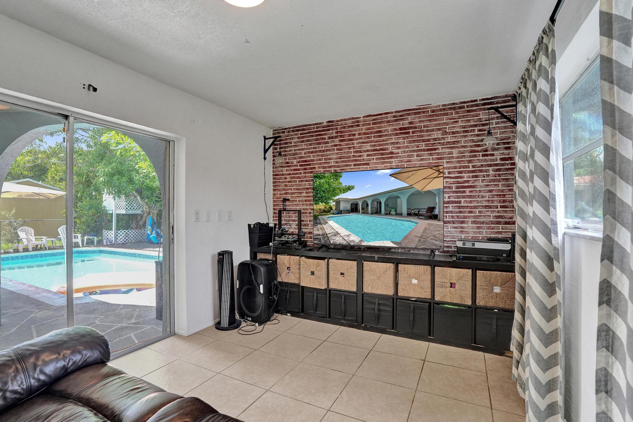 2161 NW 84TH Way
