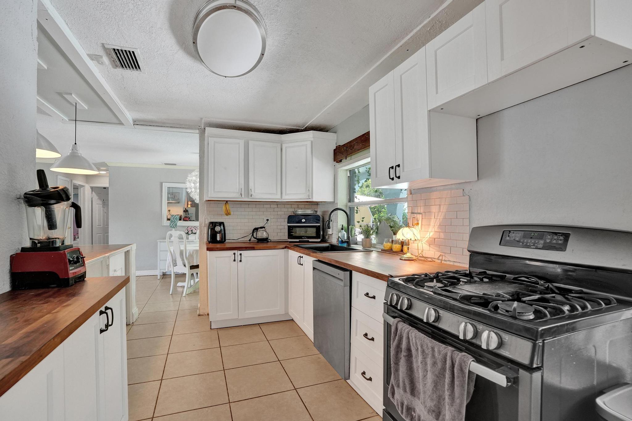 2161 NW 84TH Way