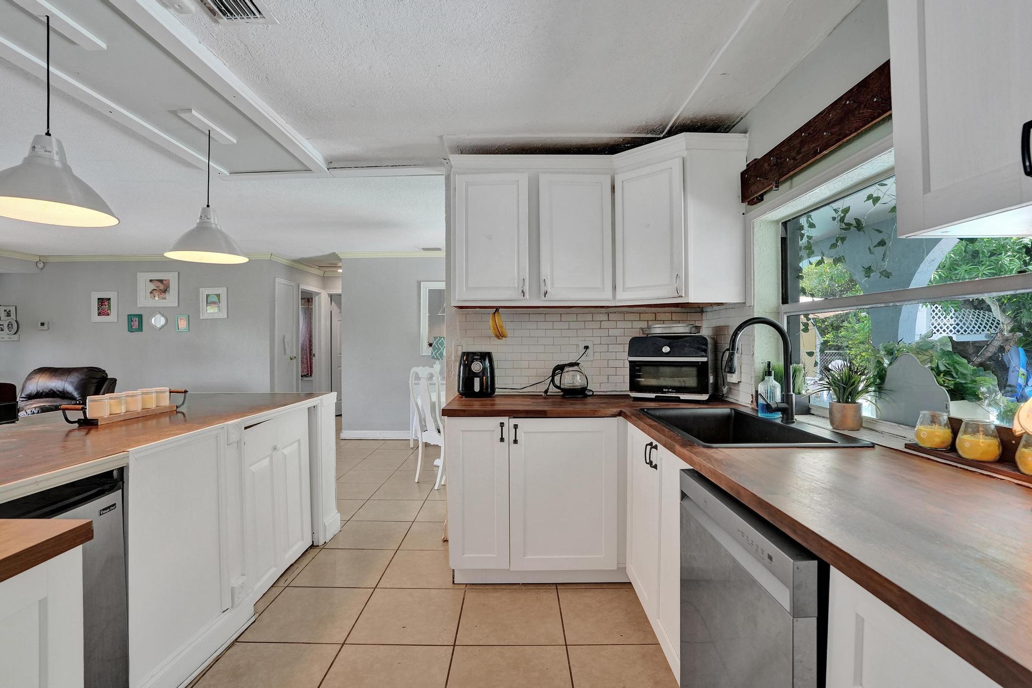 2161 NW 84TH Way