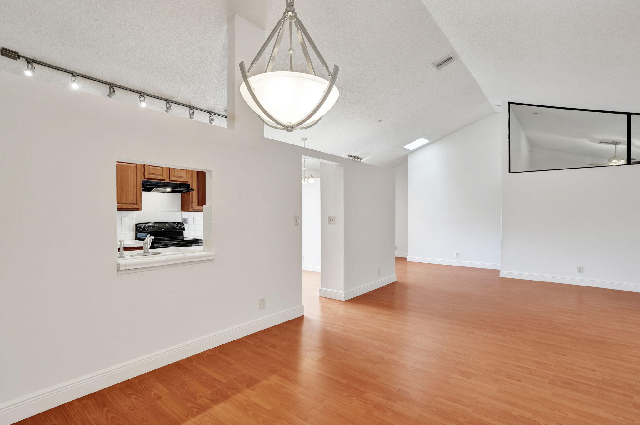 2001 Maplewood Drive