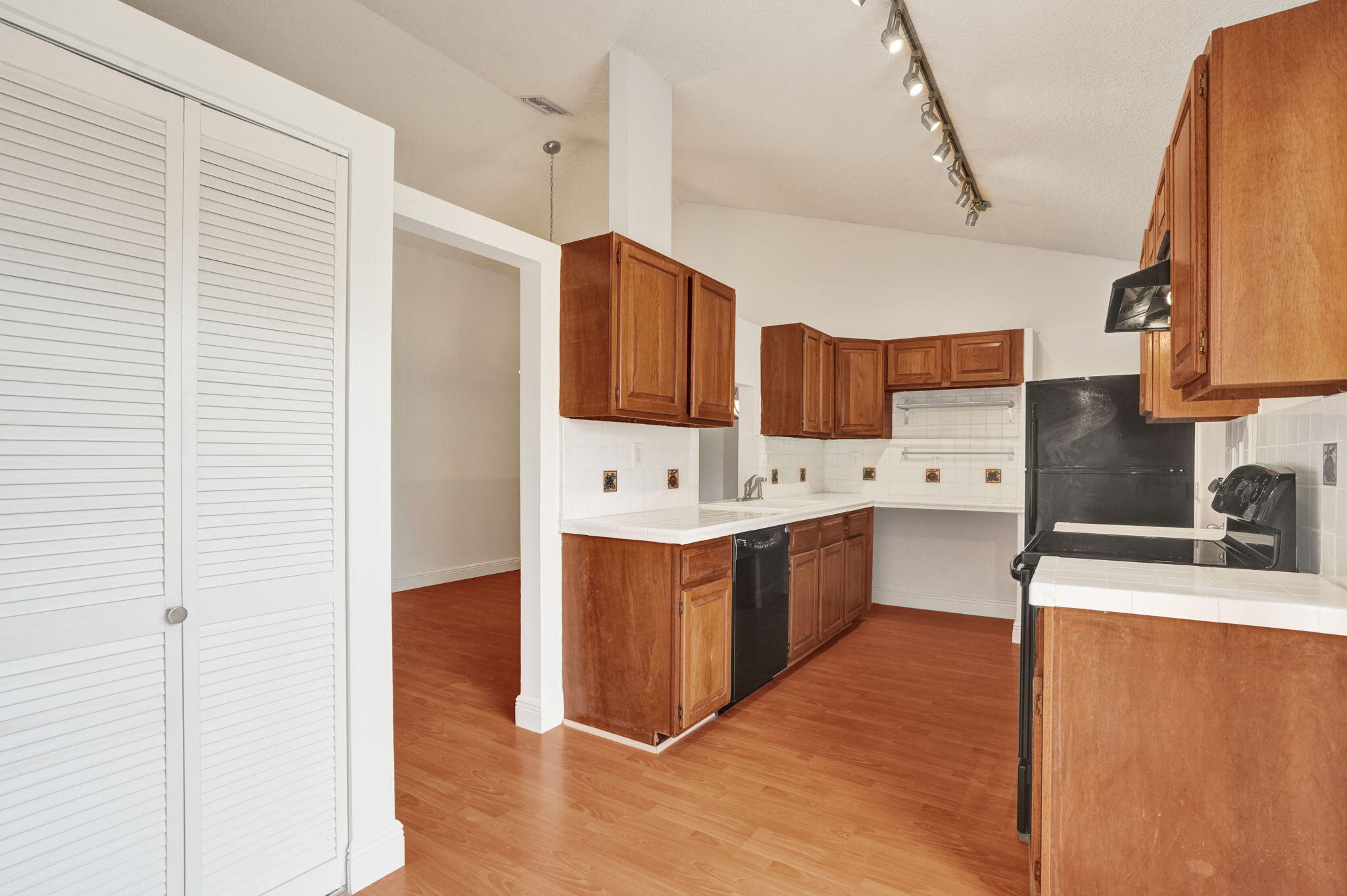 2001 Maplewood Drive