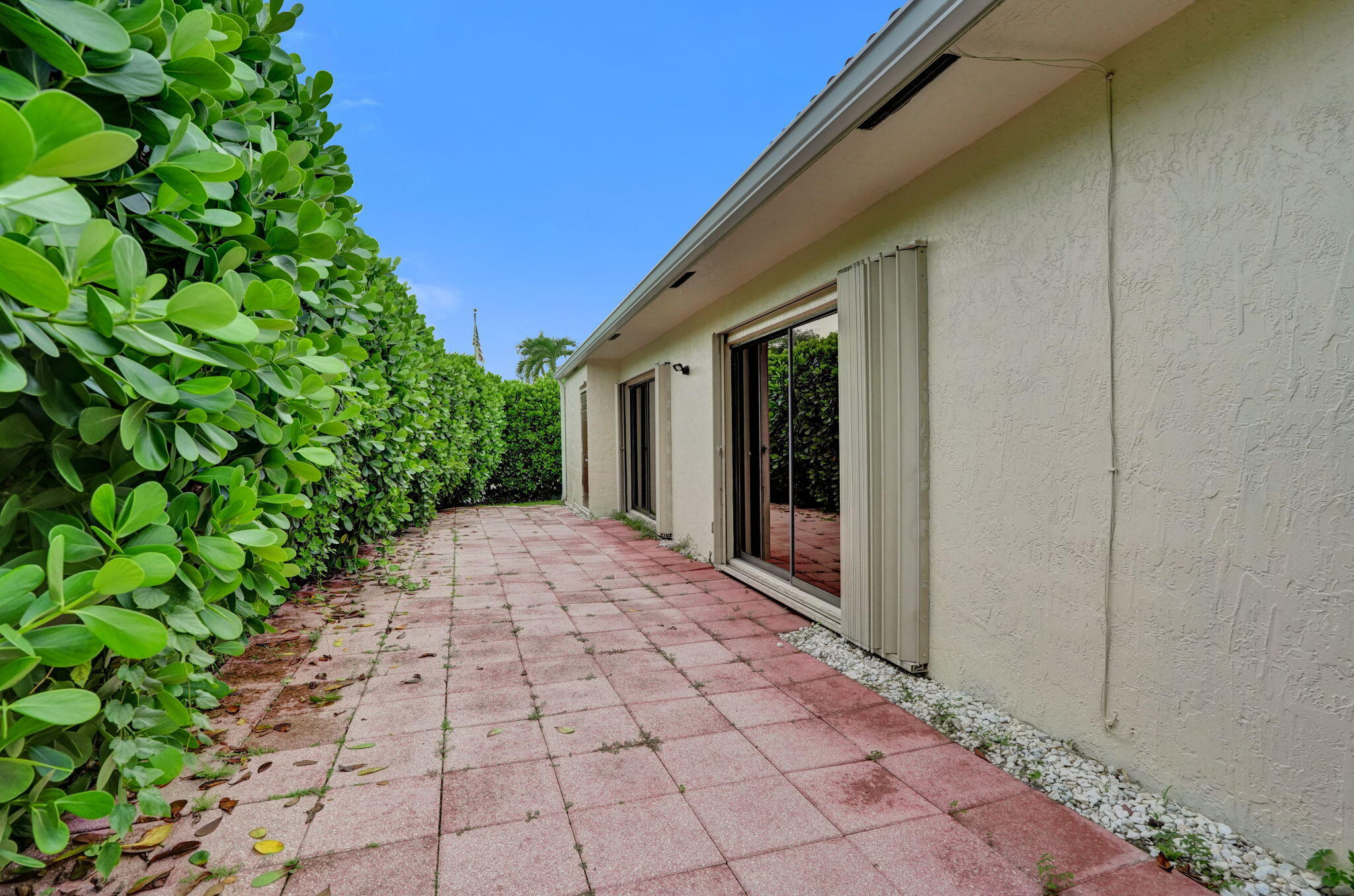 2001 Maplewood Drive