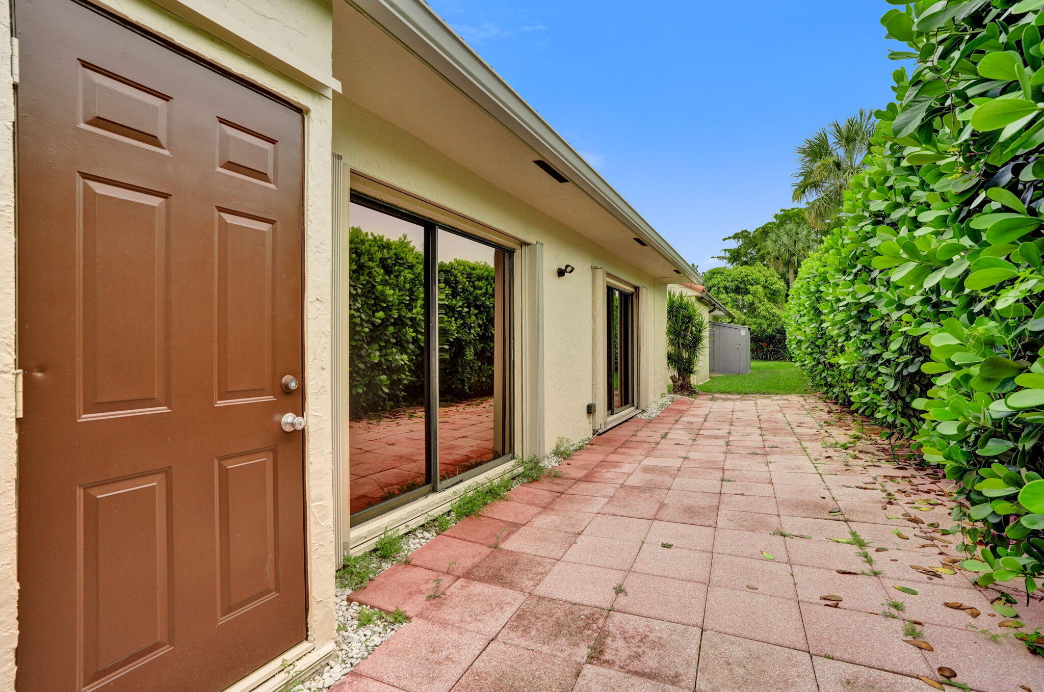2001 Maplewood Drive