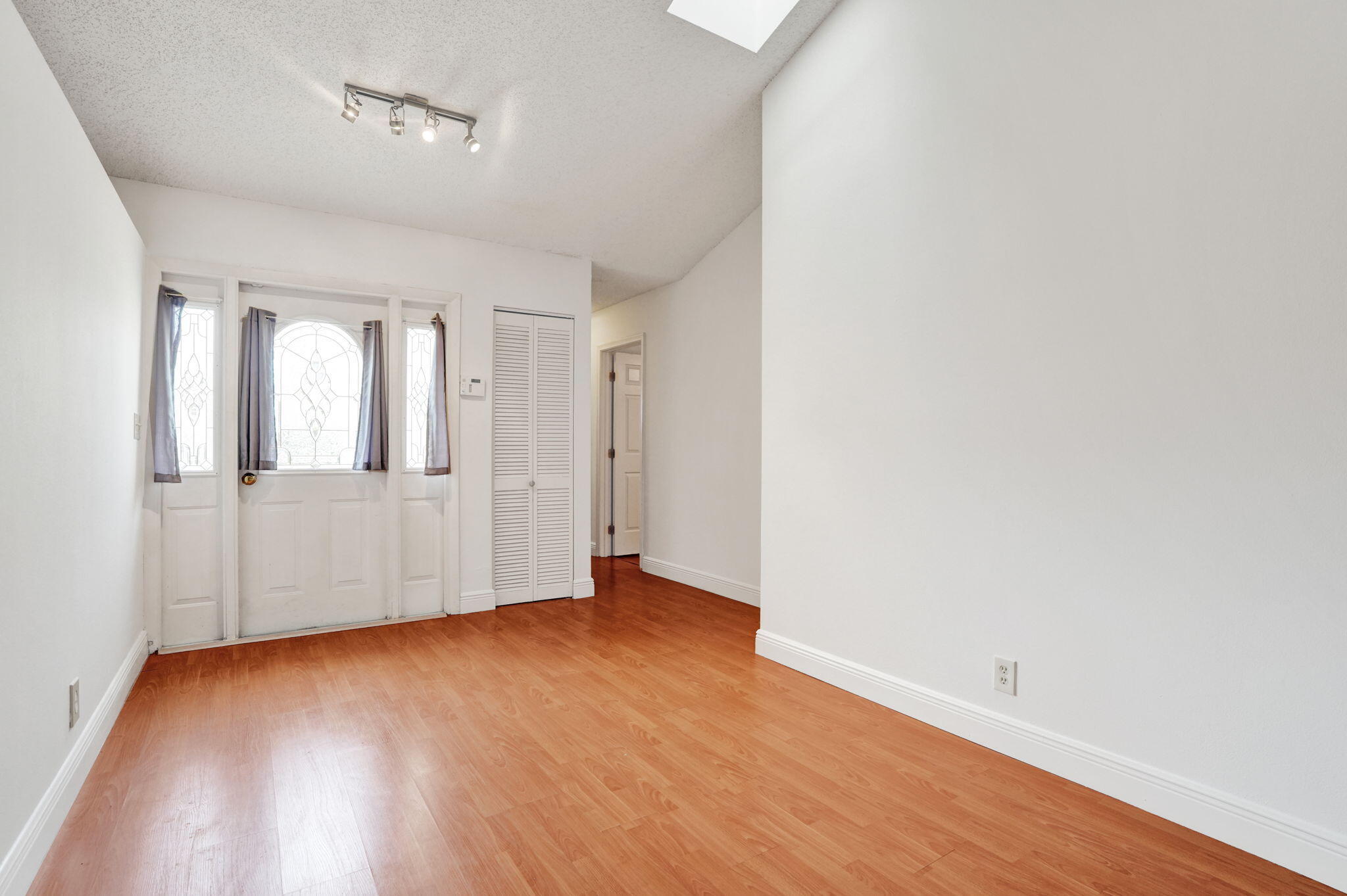 2001 Maplewood Drive