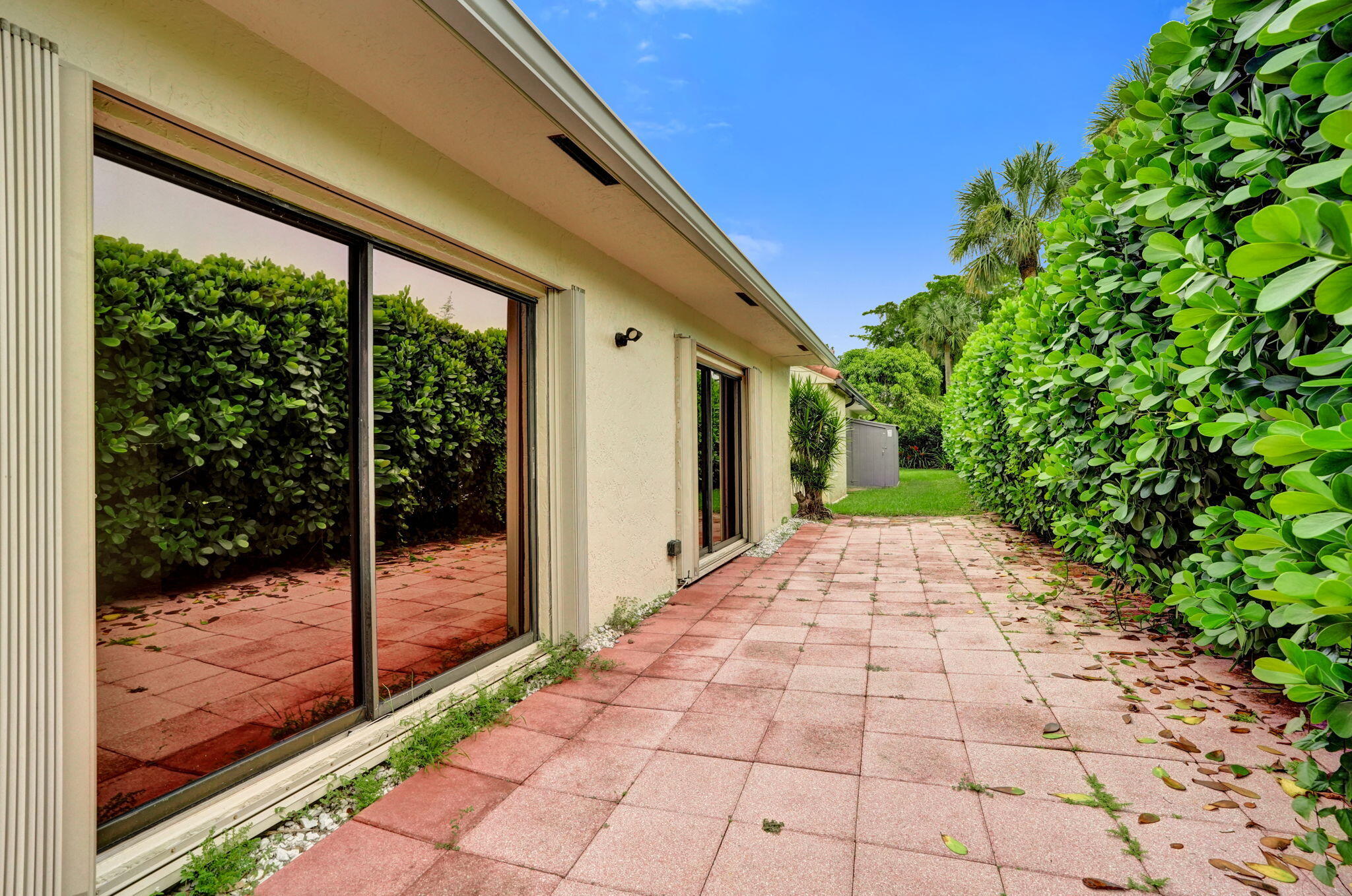 2001 Maplewood Drive