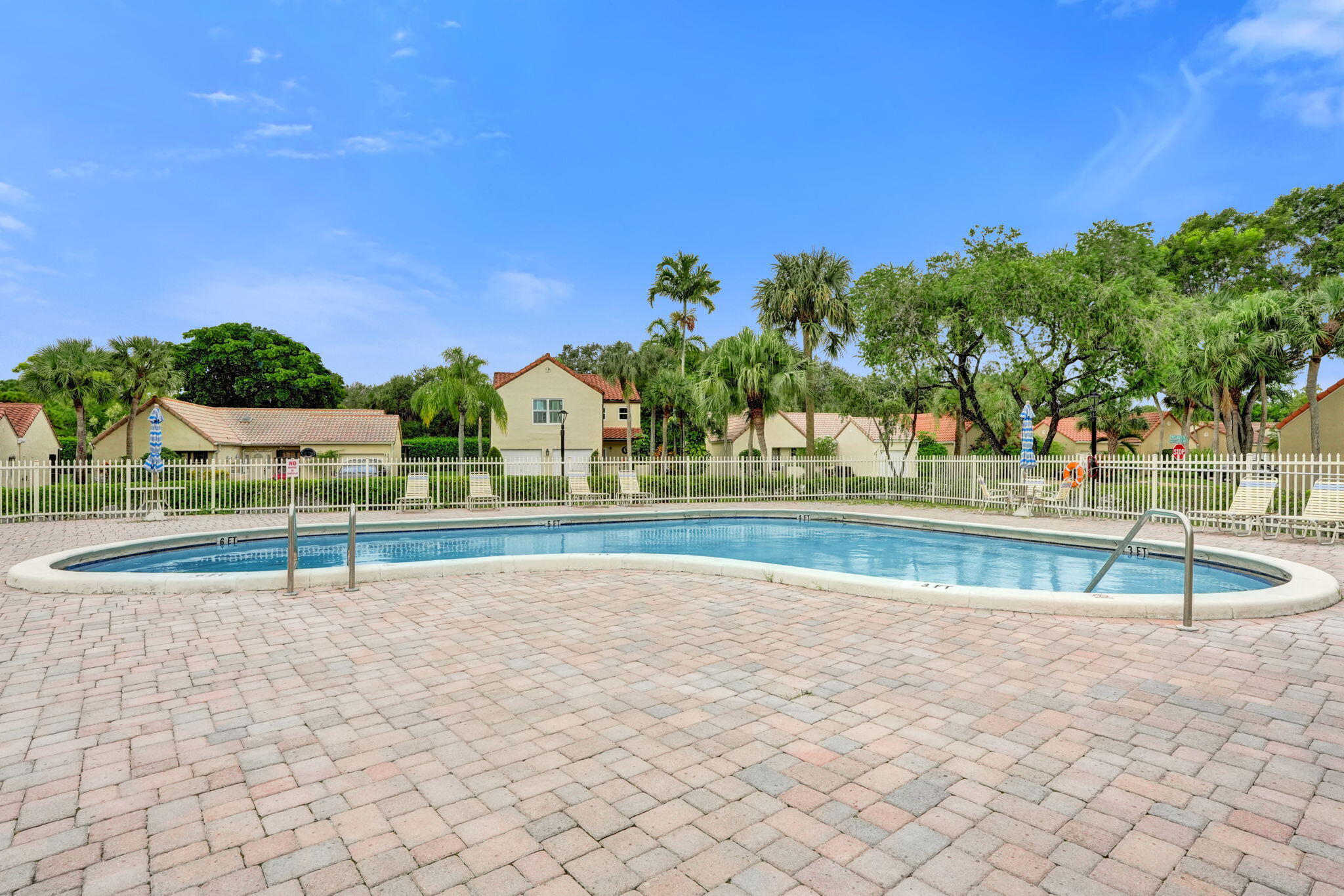 2001 Maplewood Drive