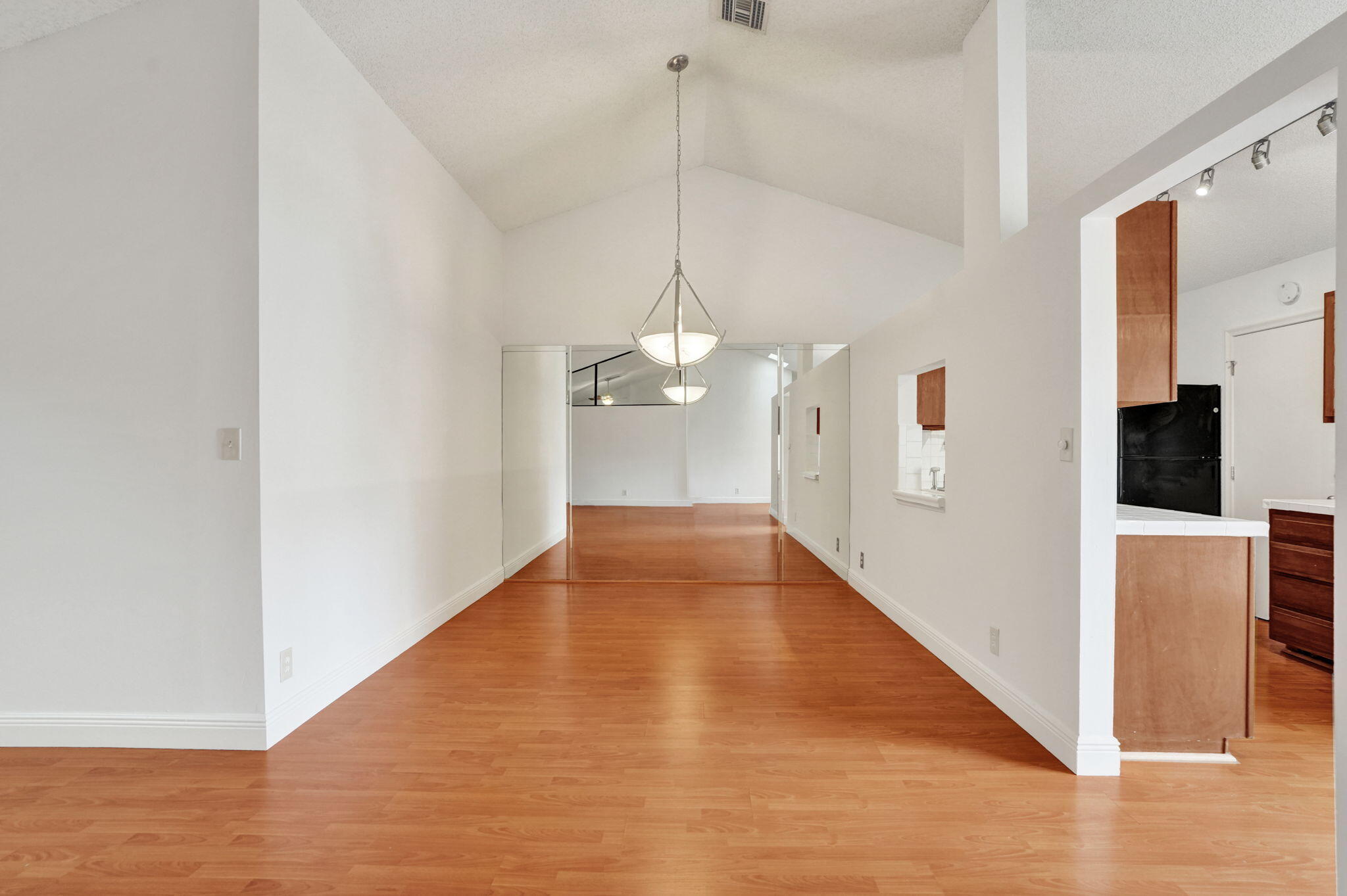 2001 Maplewood Drive