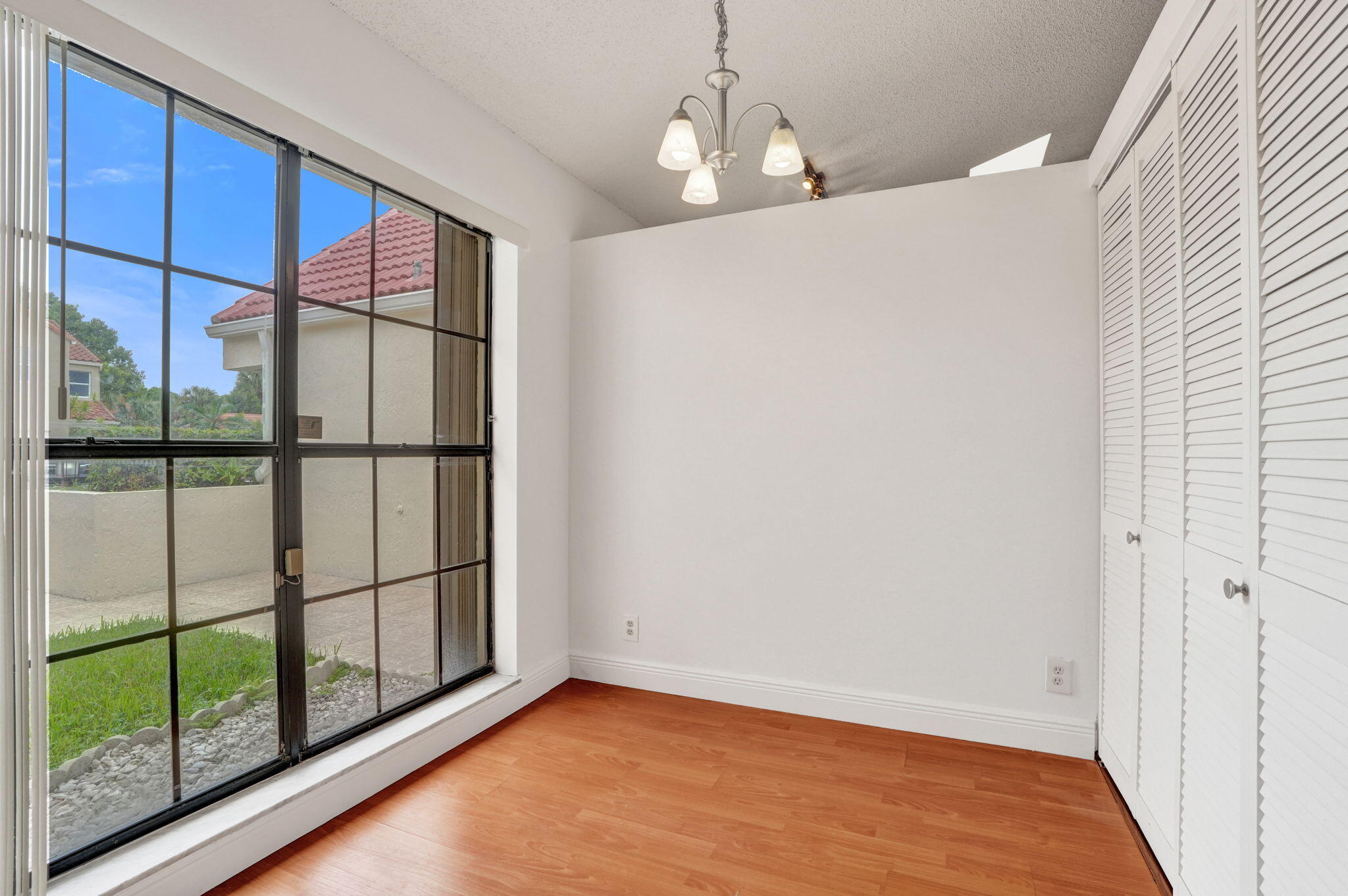 2001 Maplewood Drive