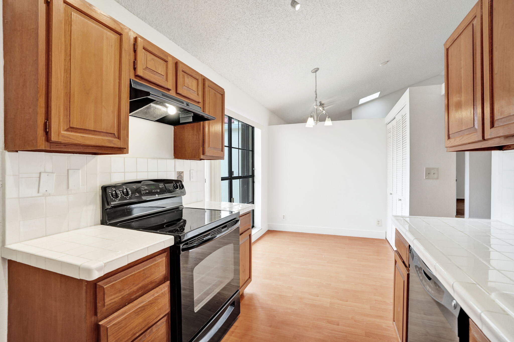 2001 Maplewood Drive