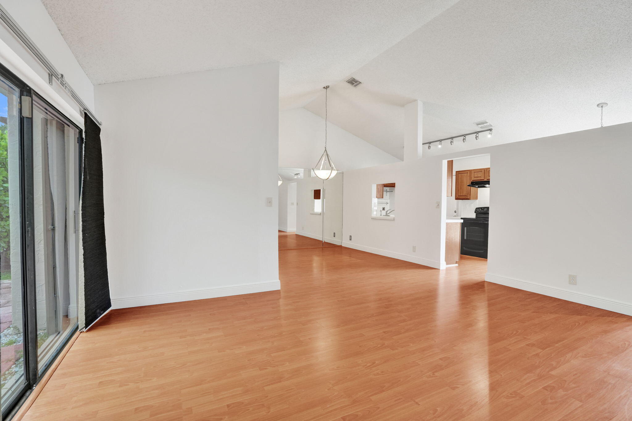 2001 Maplewood Drive