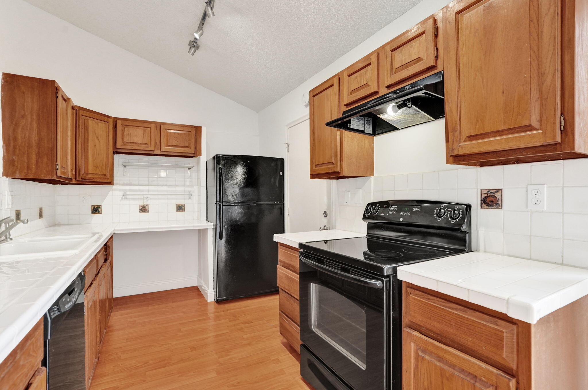 2001 Maplewood Drive