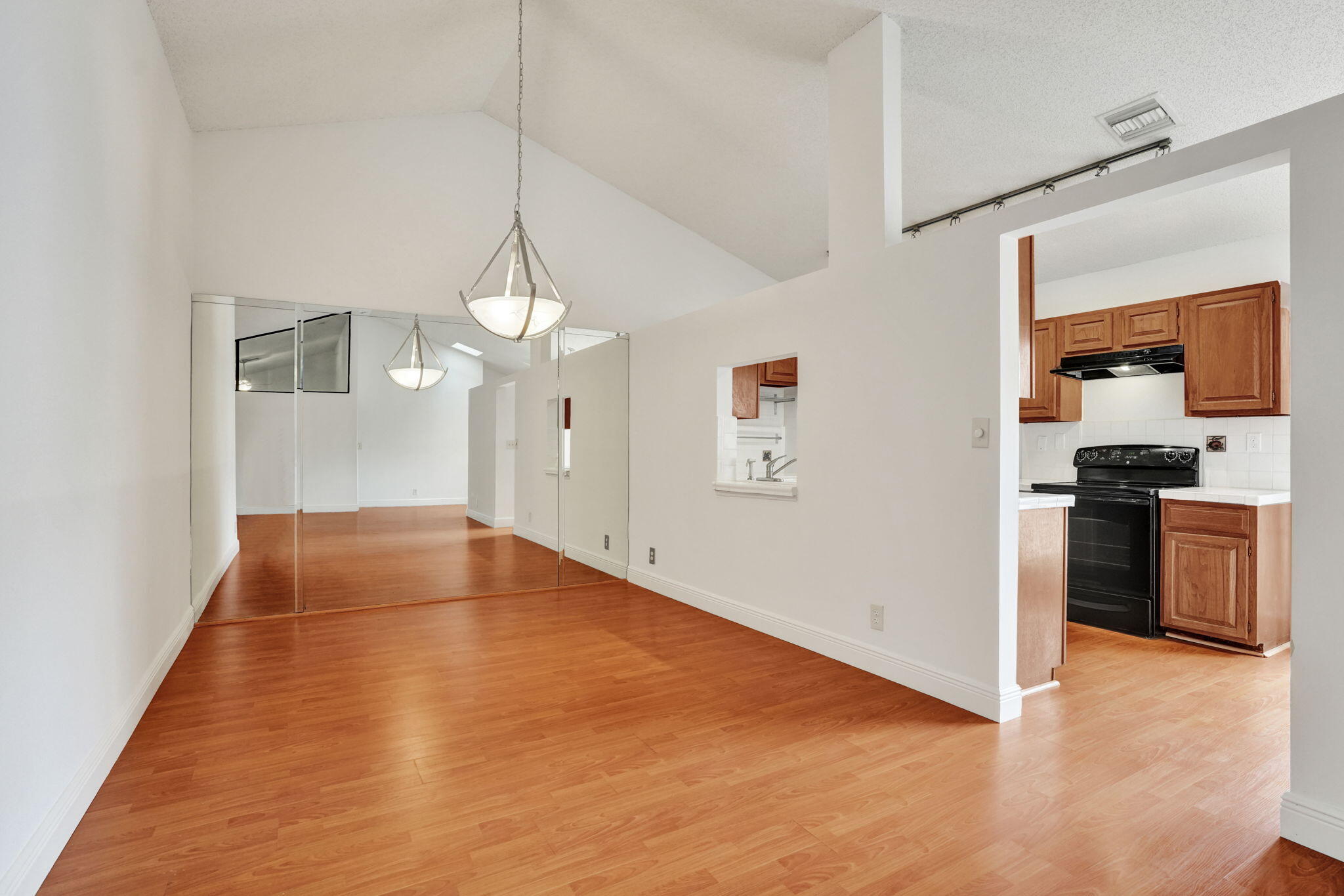 2001 Maplewood Drive