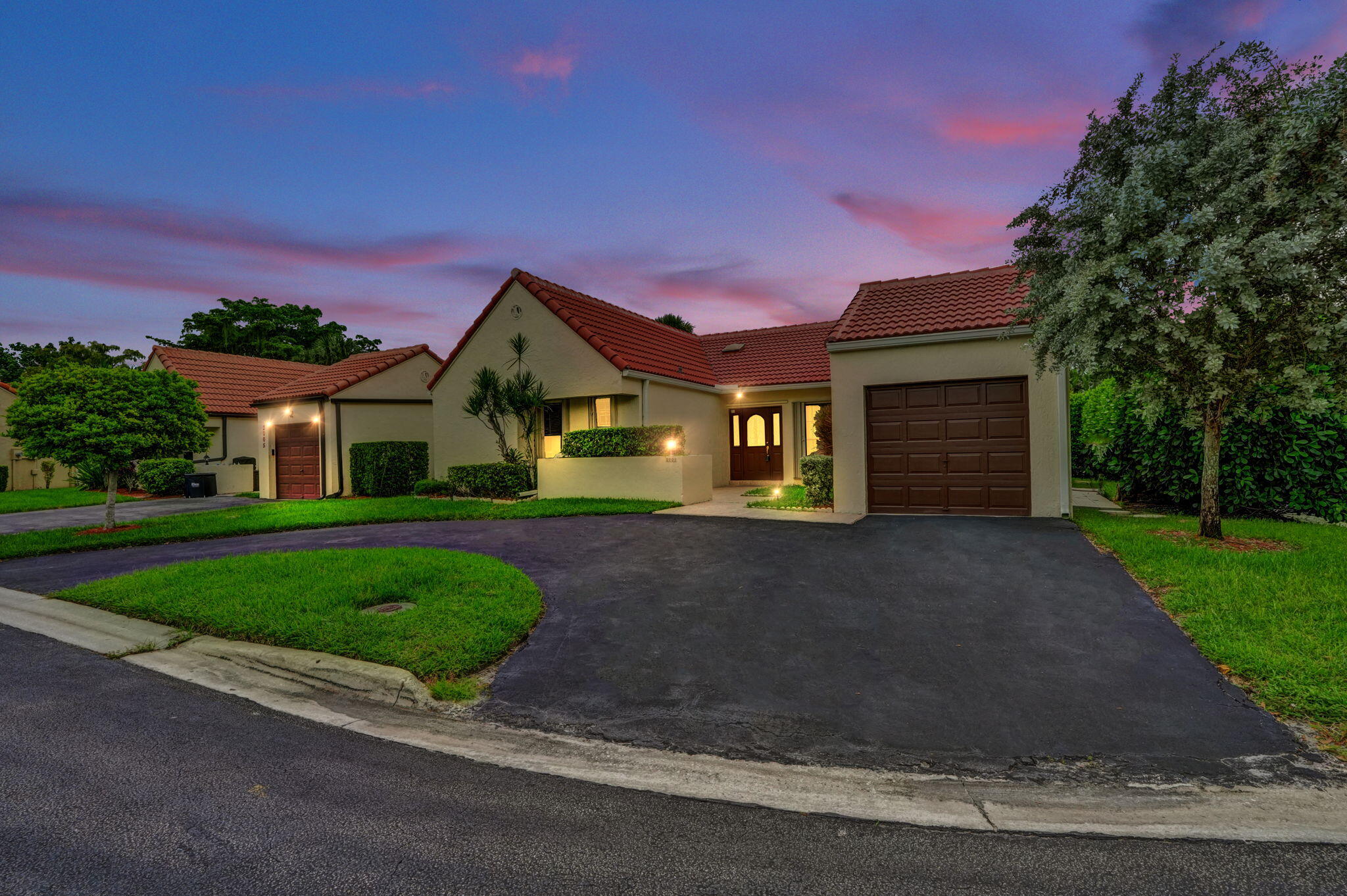 2001 Maplewood Drive