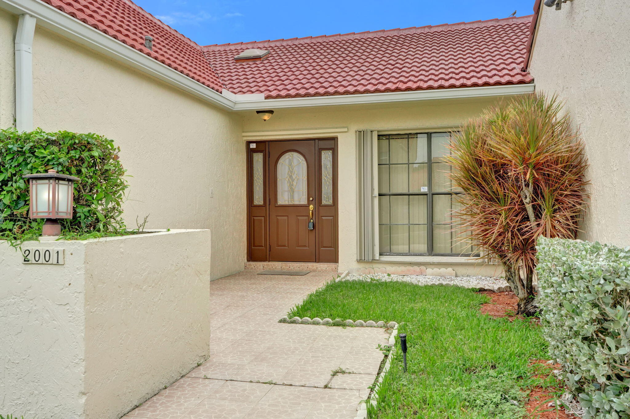 2001 Maplewood Drive