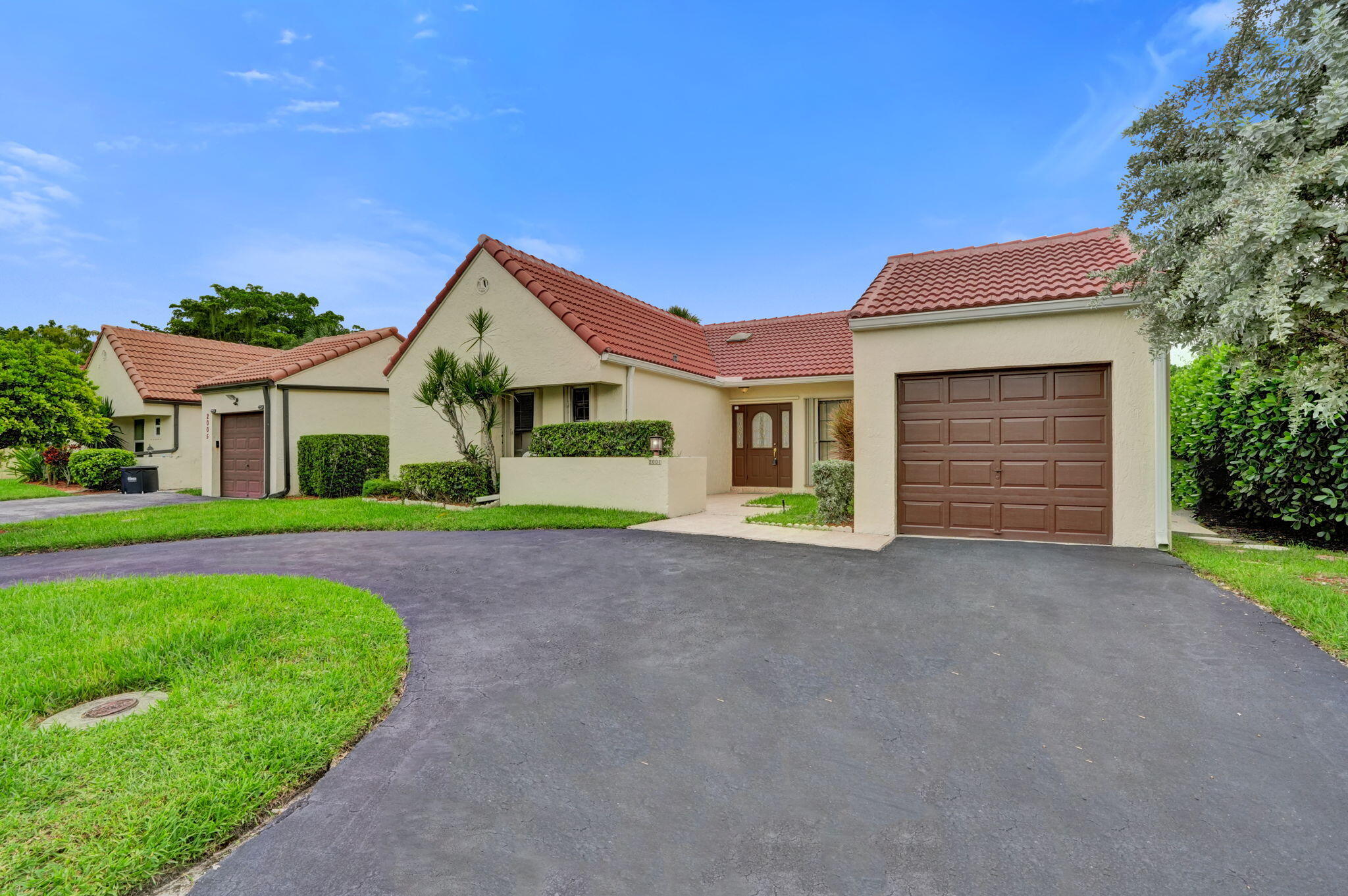2001 Maplewood Drive