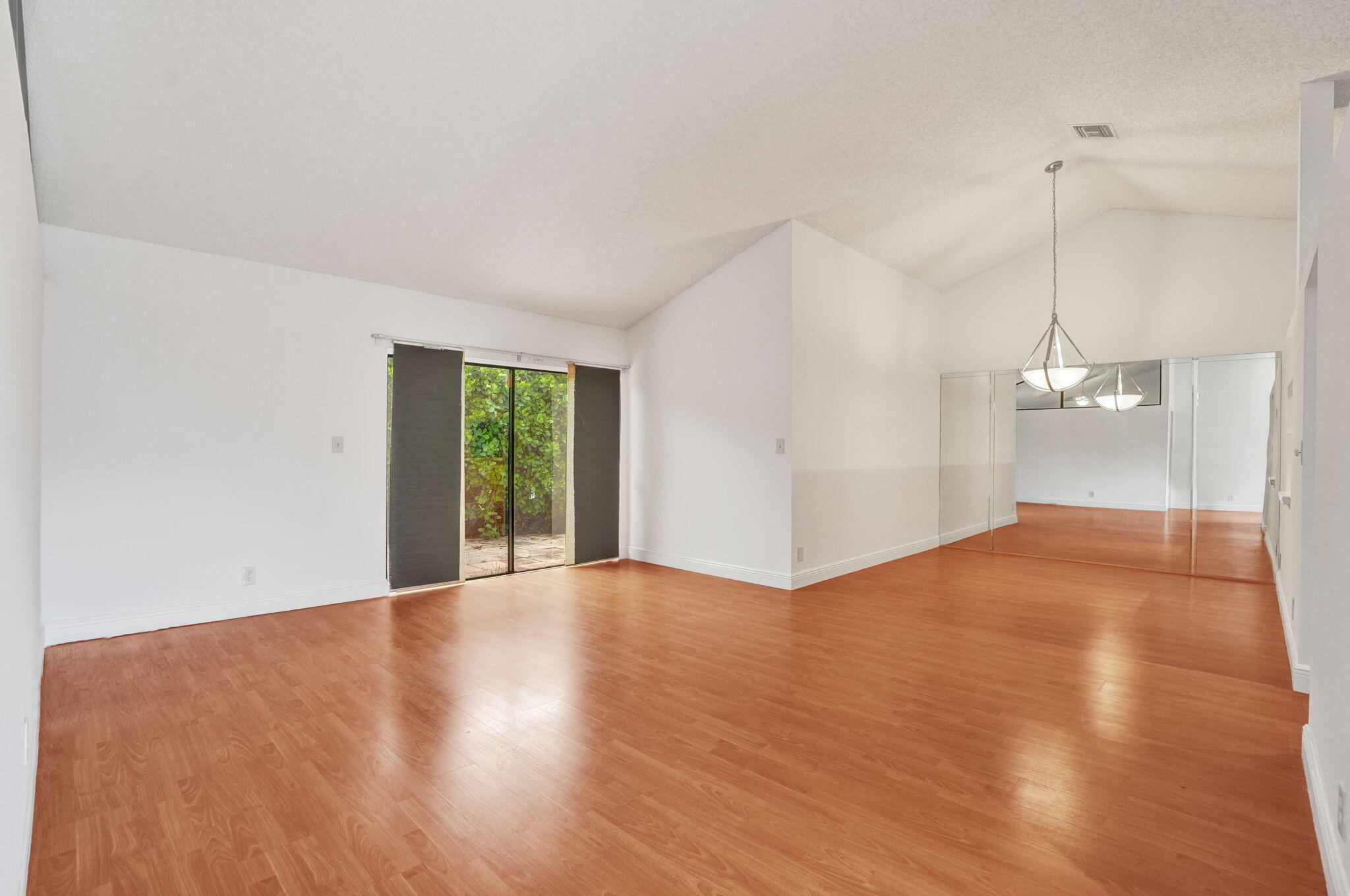 2001 Maplewood Drive