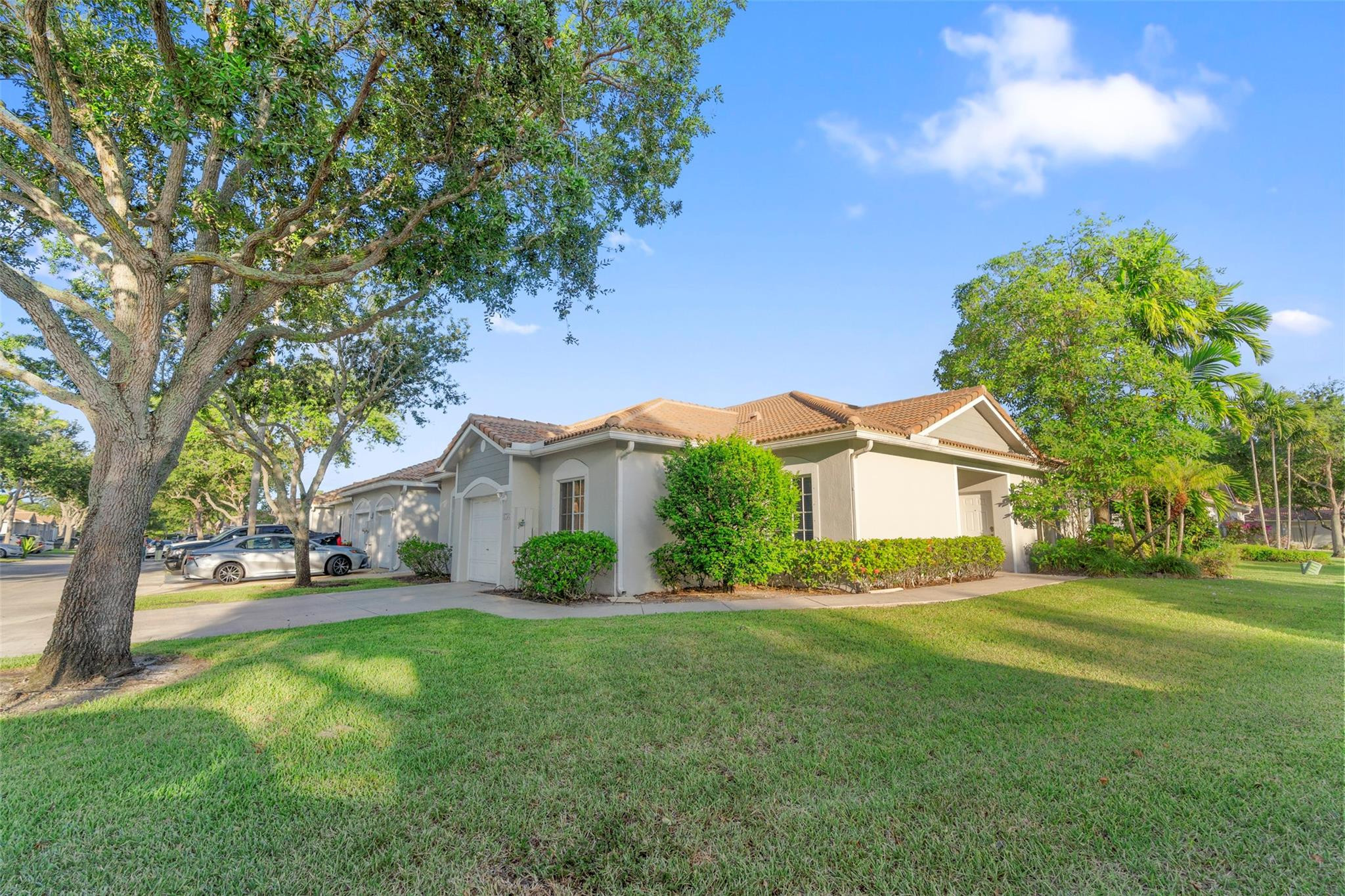 4758 SW 12th Pl