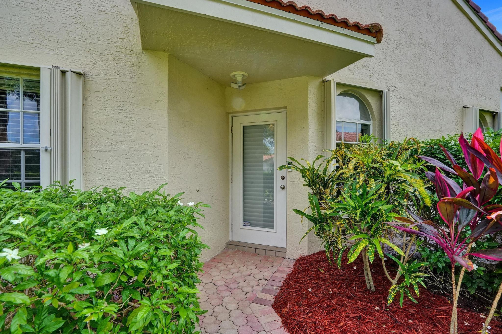 6212 Floral Lakes Drive