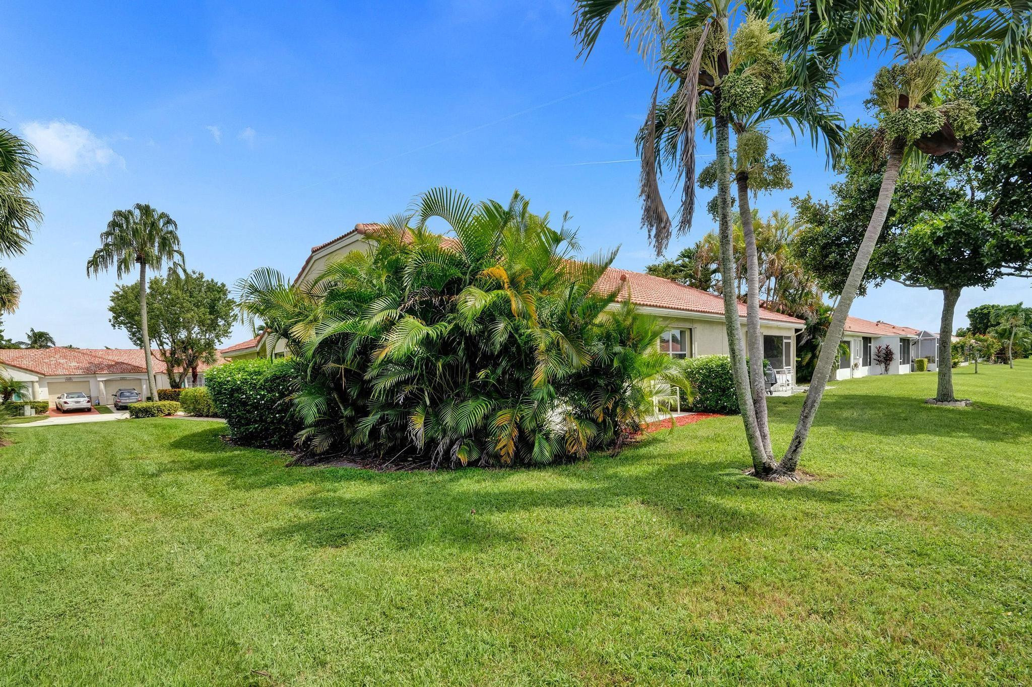 6212 Floral Lakes Drive