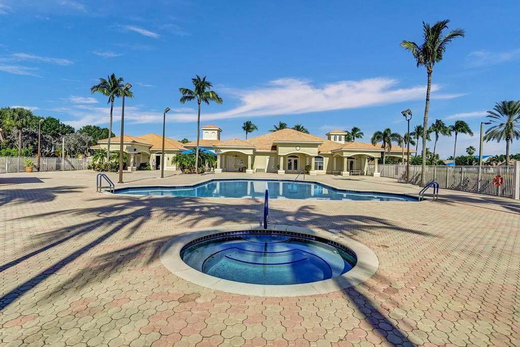 6212 Floral Lakes Drive