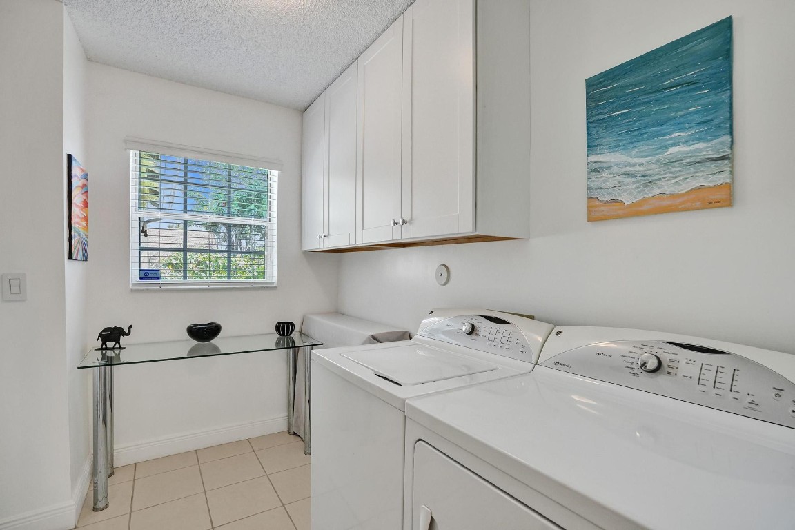 6212 Floral Lakes Drive