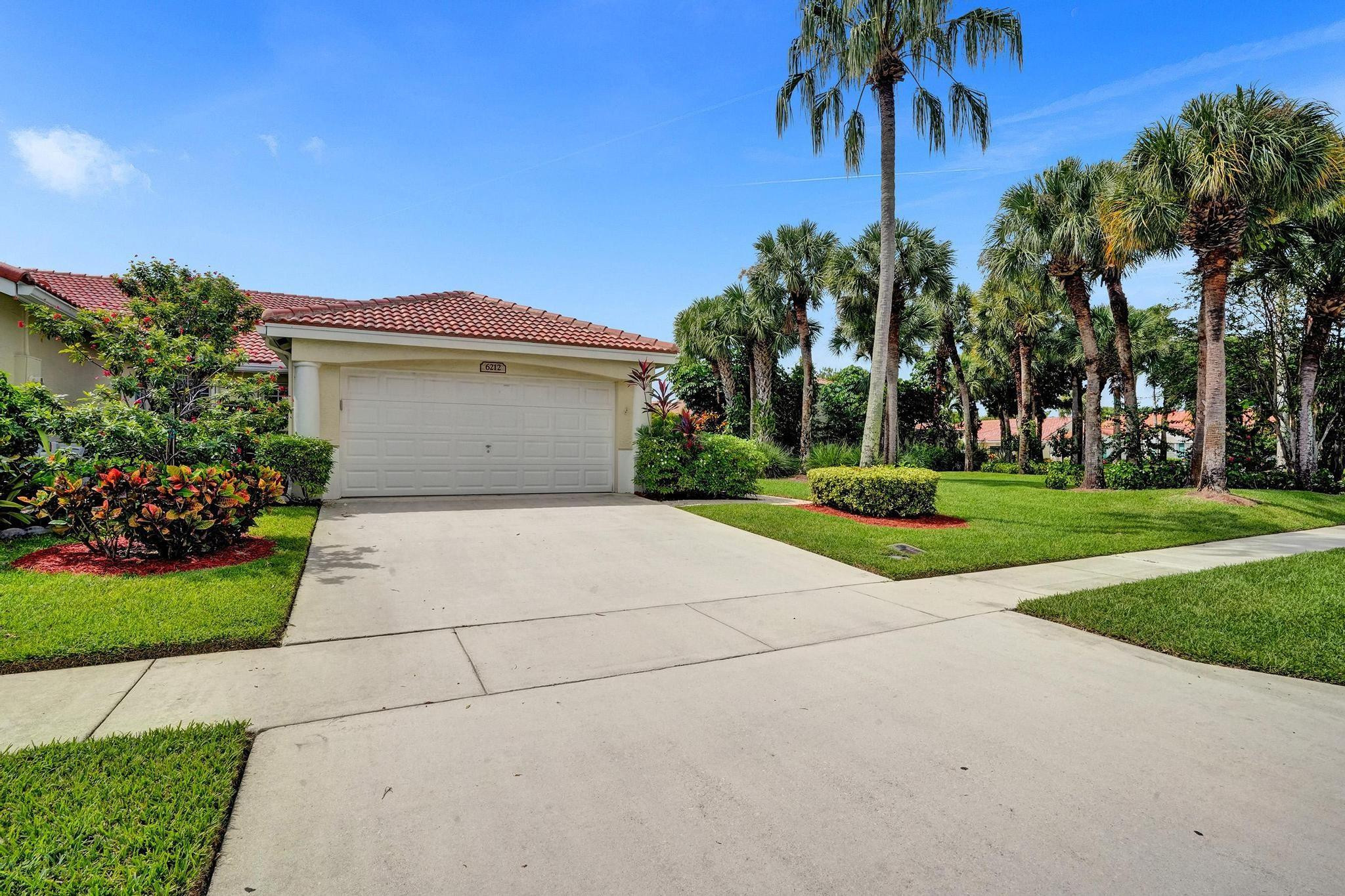 6212 Floral Lakes Drive