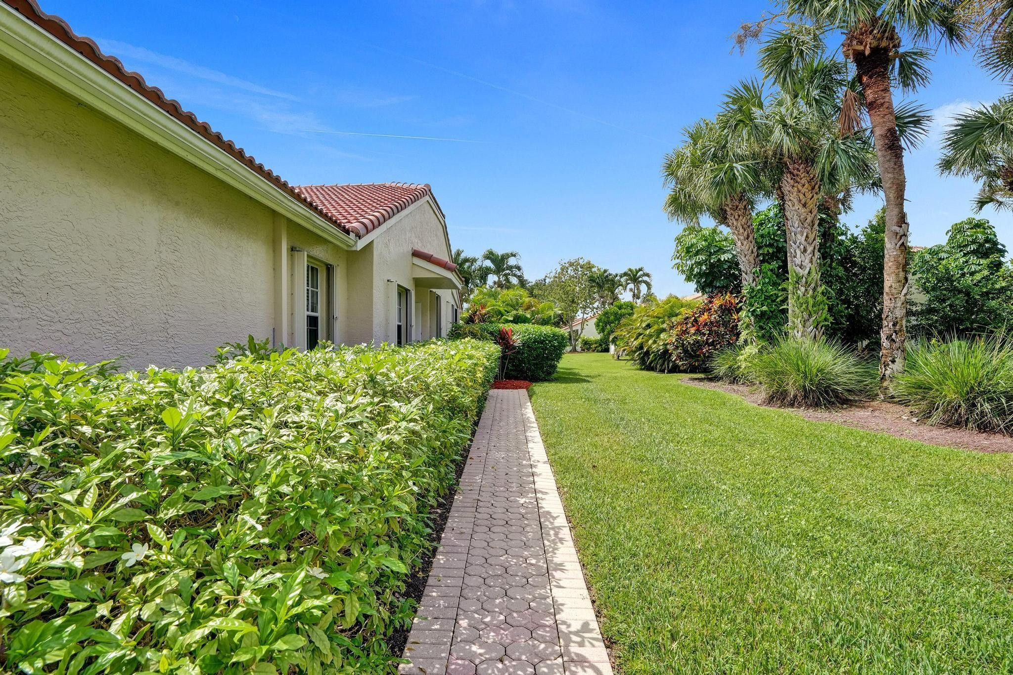 6212 Floral Lakes Drive