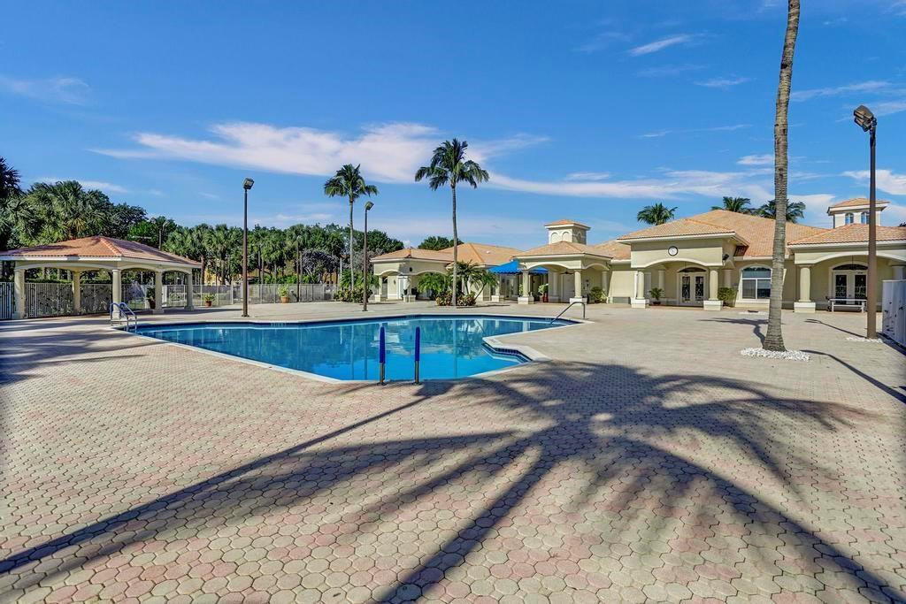 6212 Floral Lakes Drive