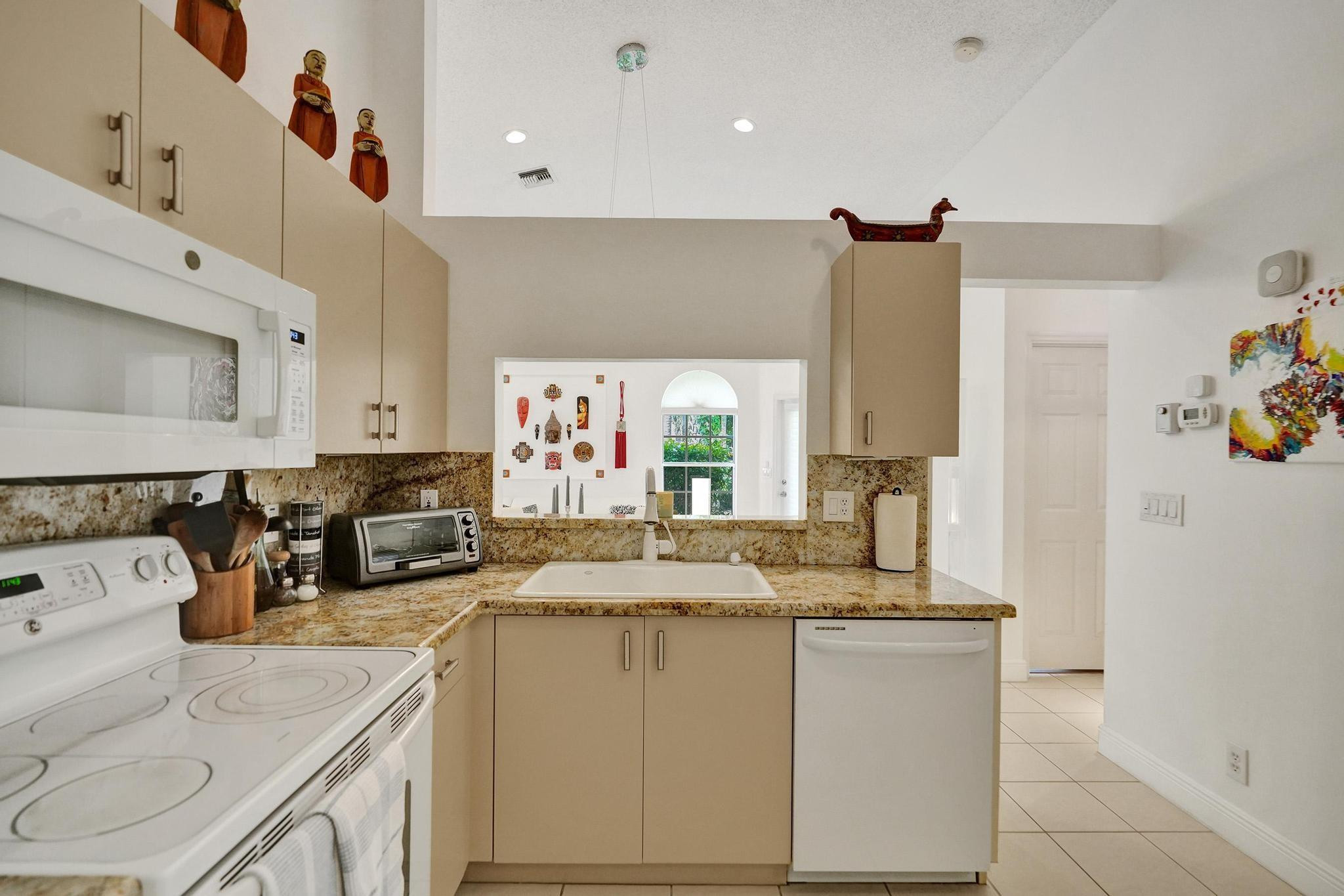 6212 Floral Lakes Drive