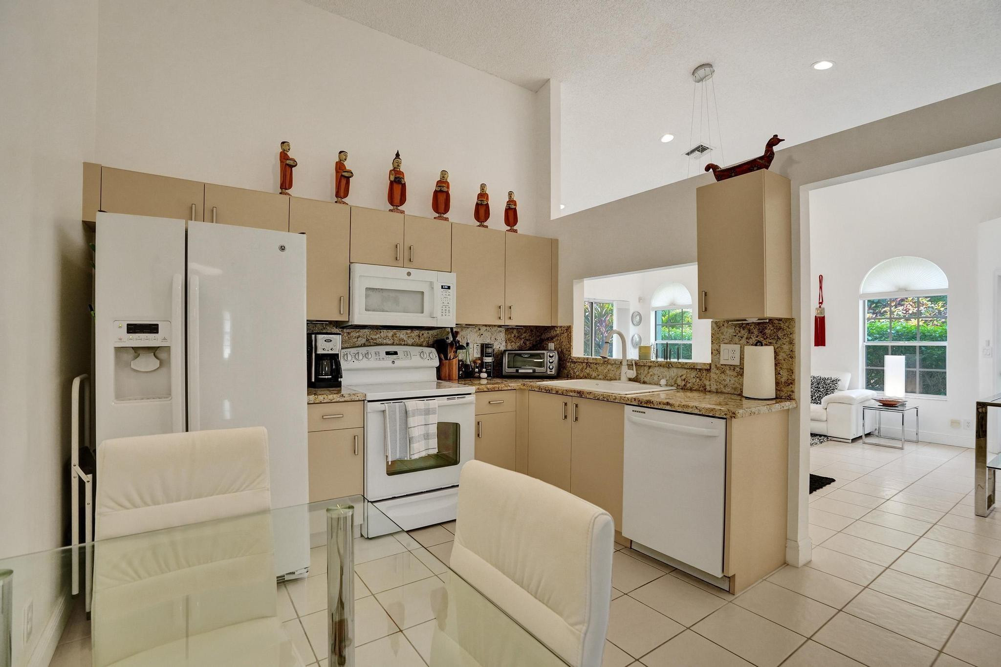 6212 Floral Lakes Drive