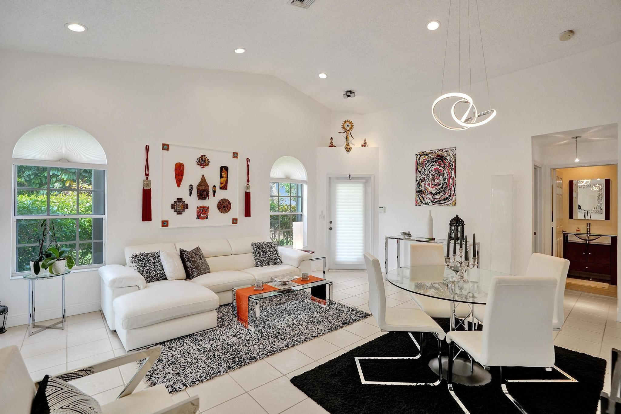6212 Floral Lakes Drive