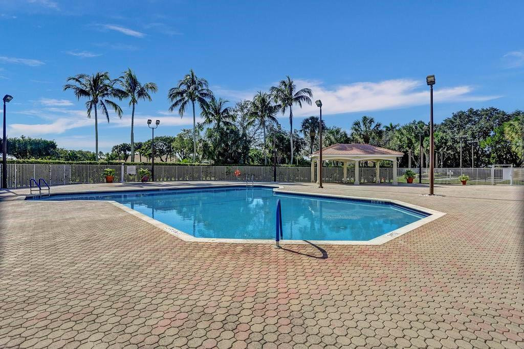 6212 Floral Lakes Drive