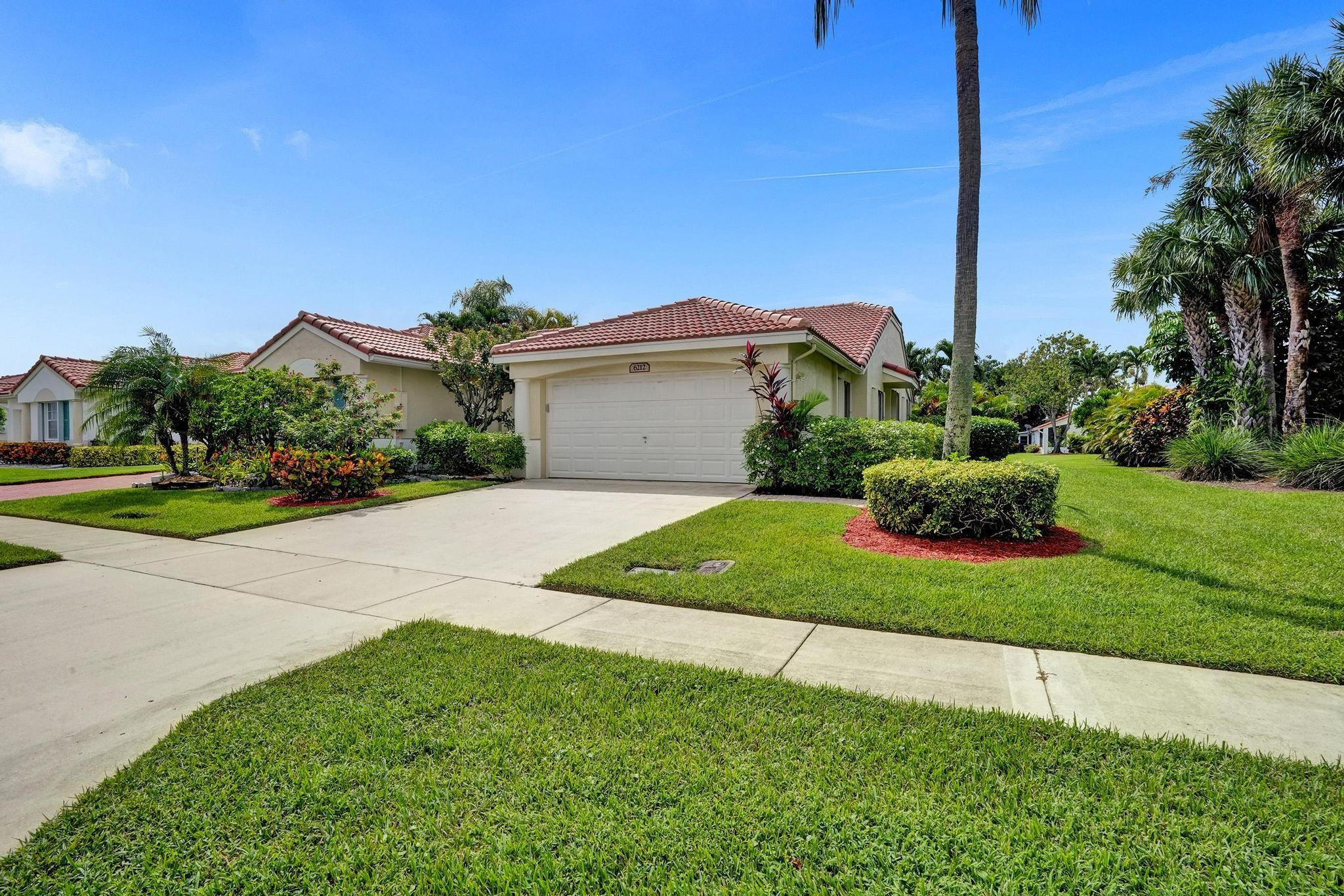 6212 Floral Lakes Drive
