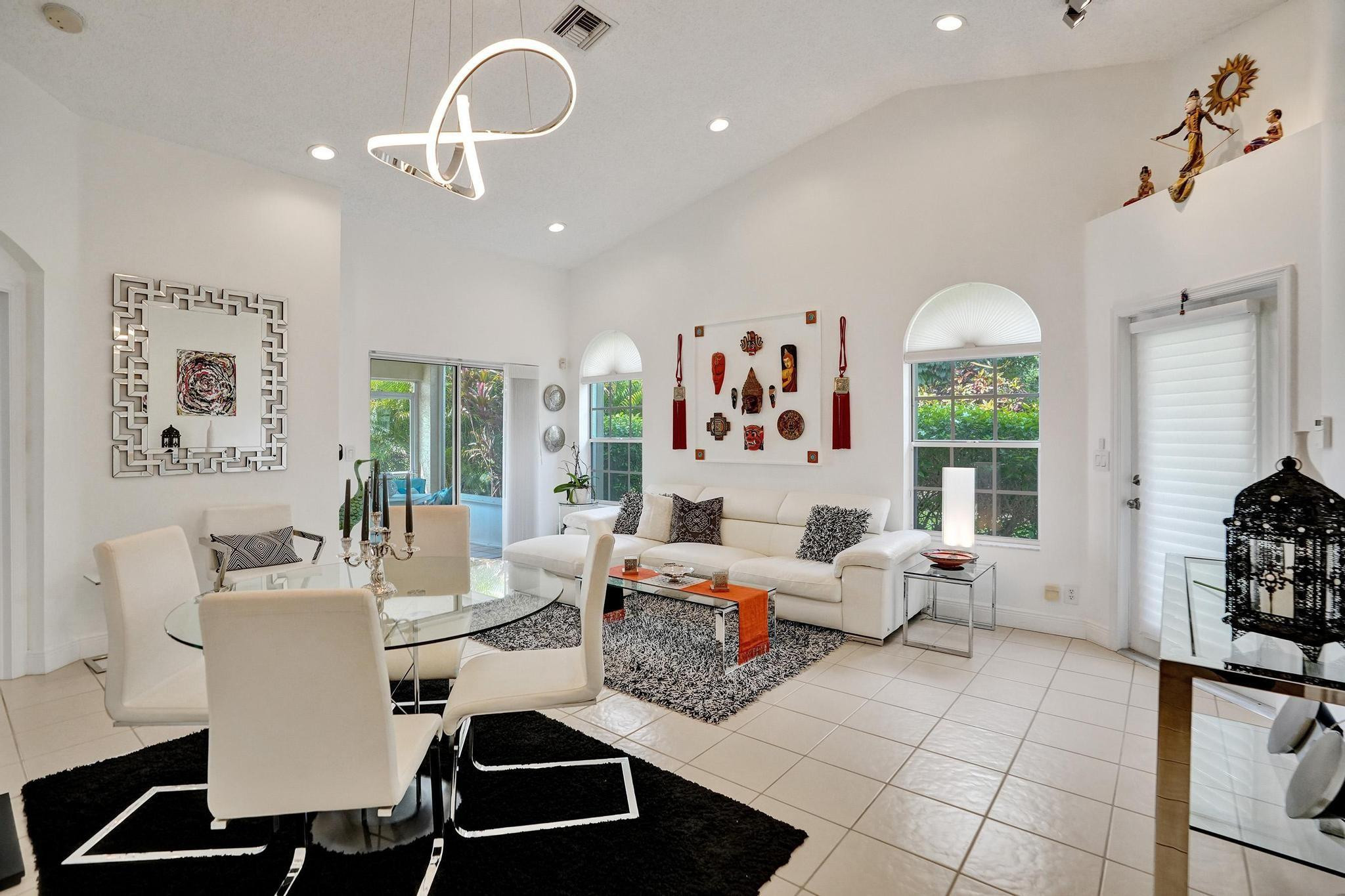 6212 Floral Lakes Drive
