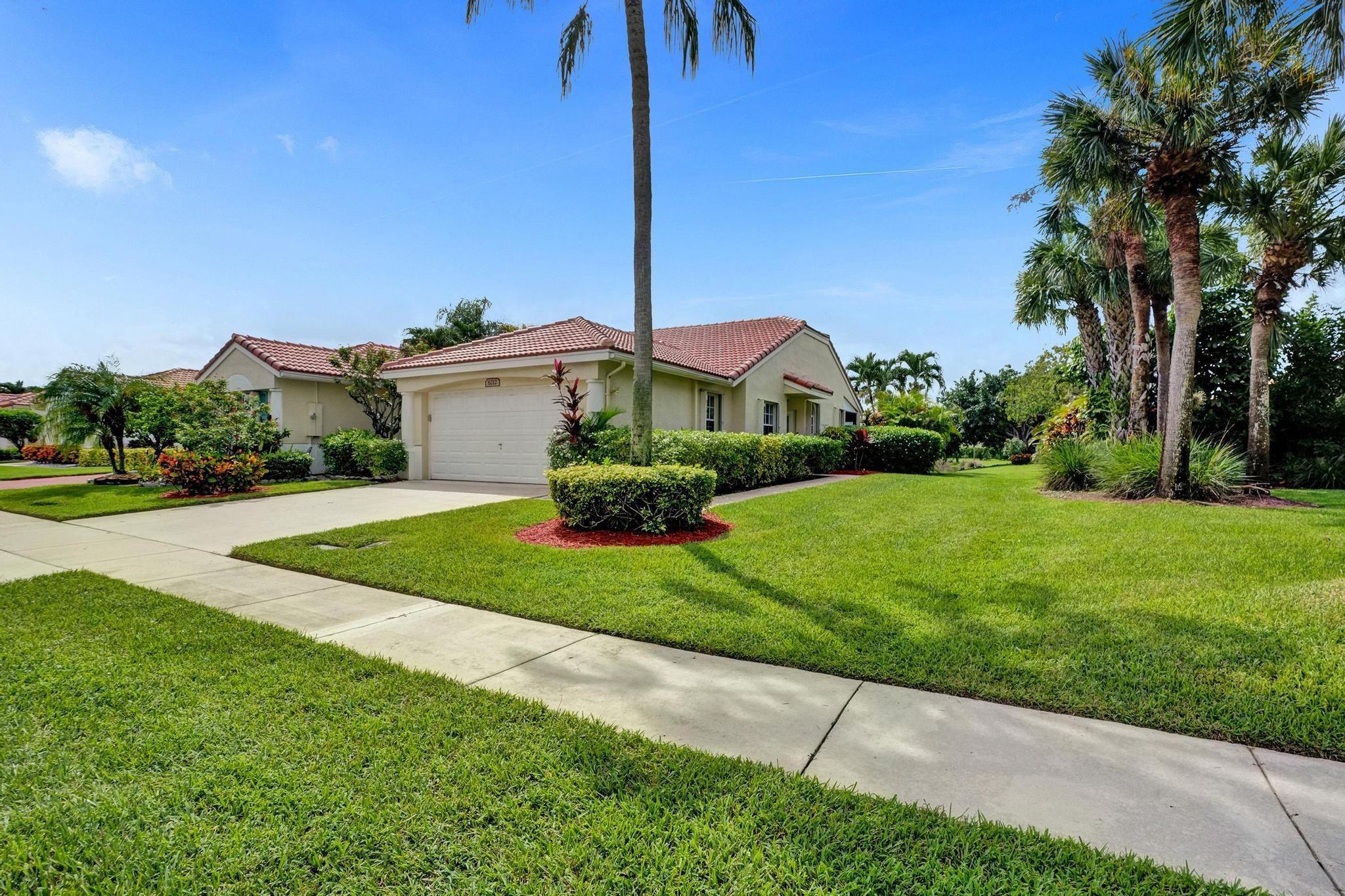 6212 Floral Lakes Drive