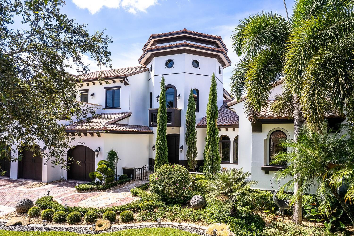 7235 Lemon Grass Dr