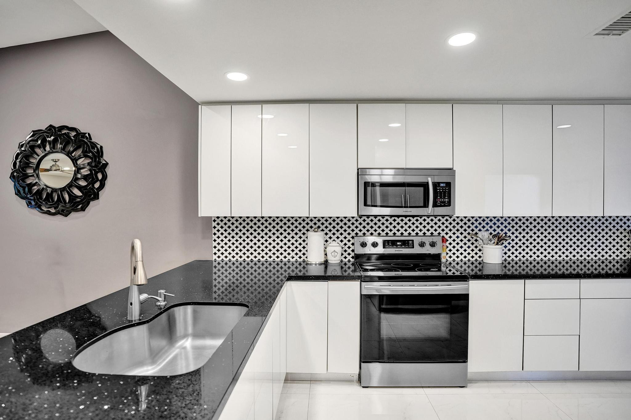 10976 Lake Front Pl