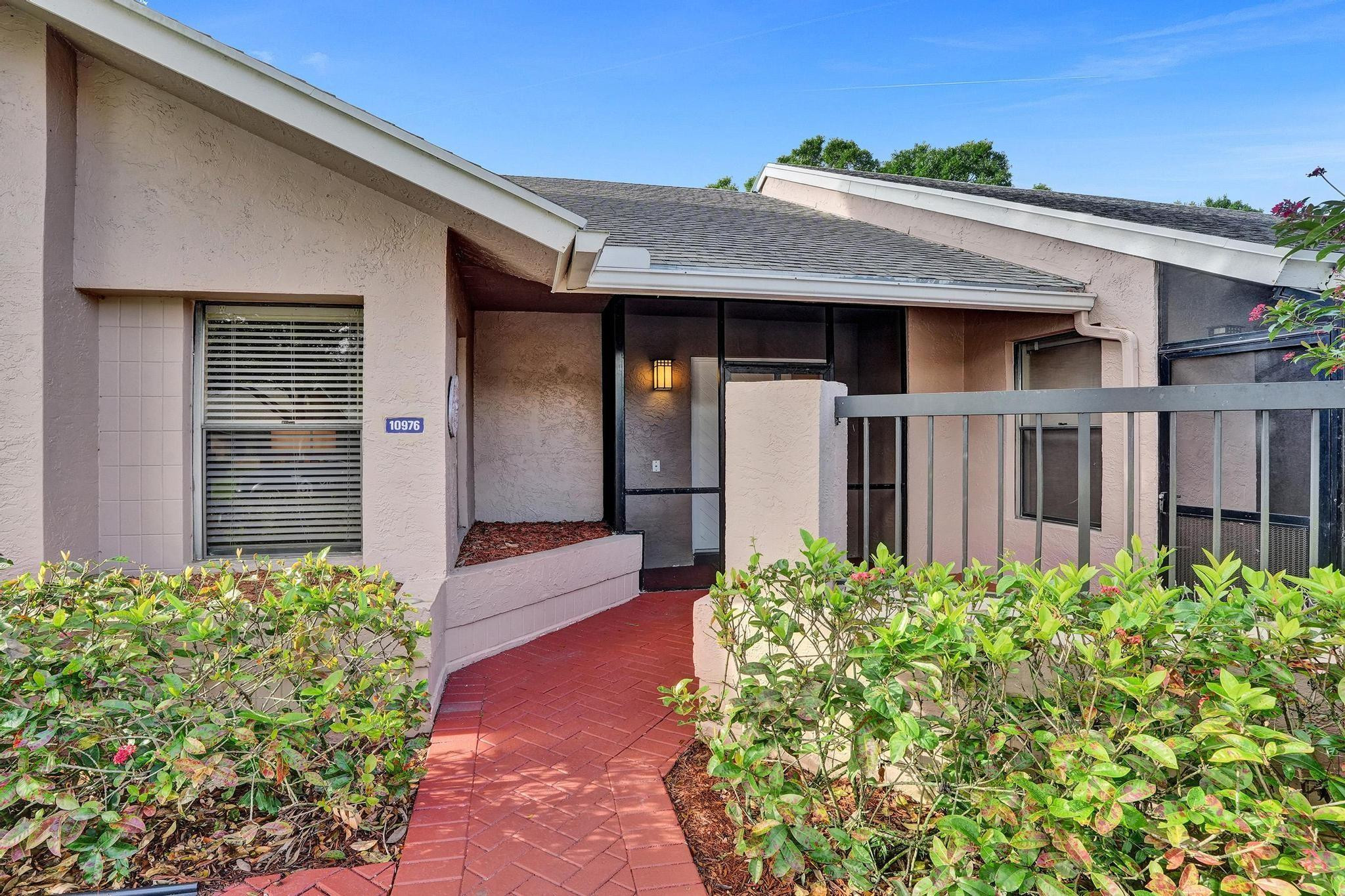 10976 Lake Front Pl