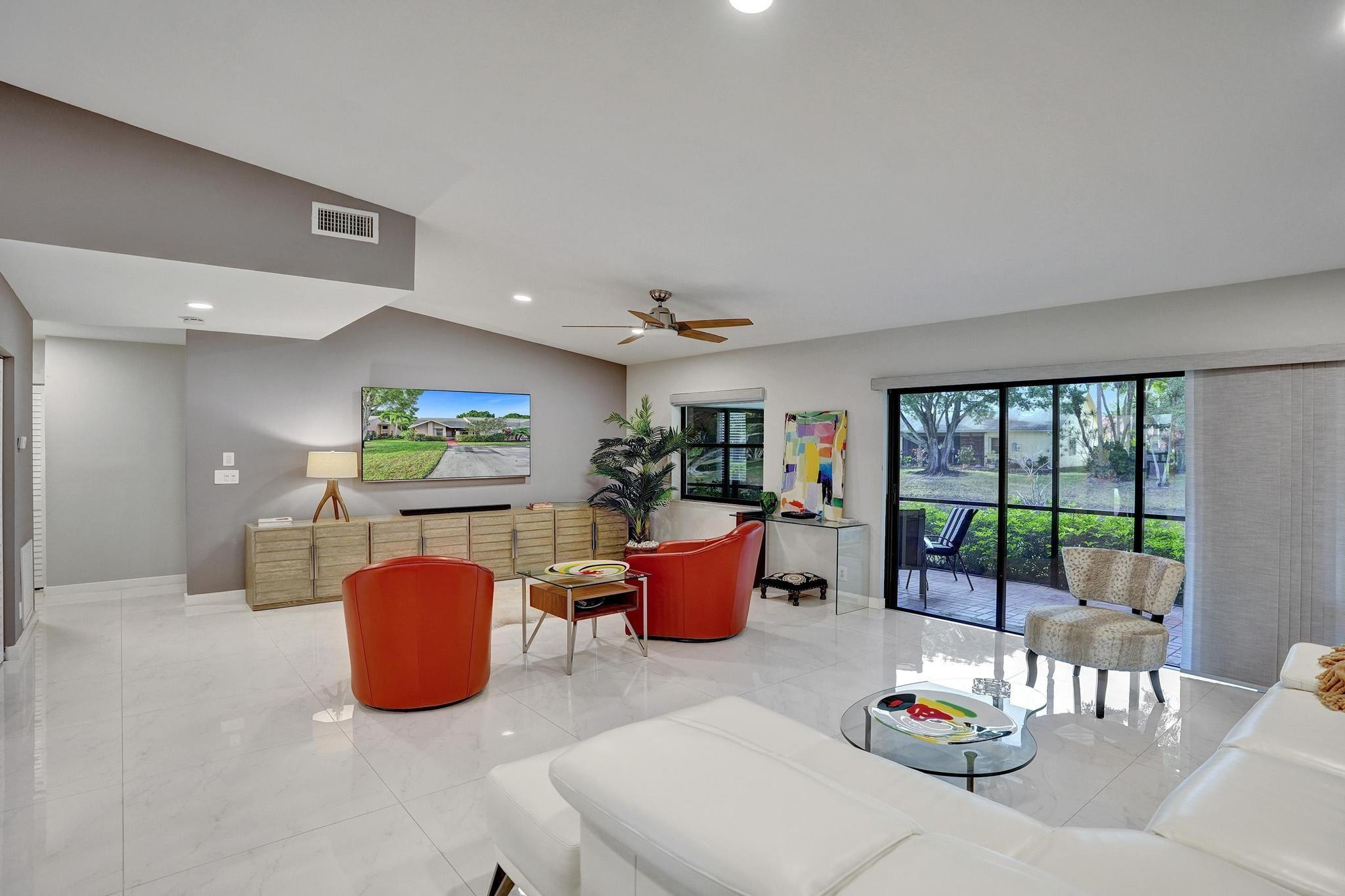 10976 Lake Front Pl